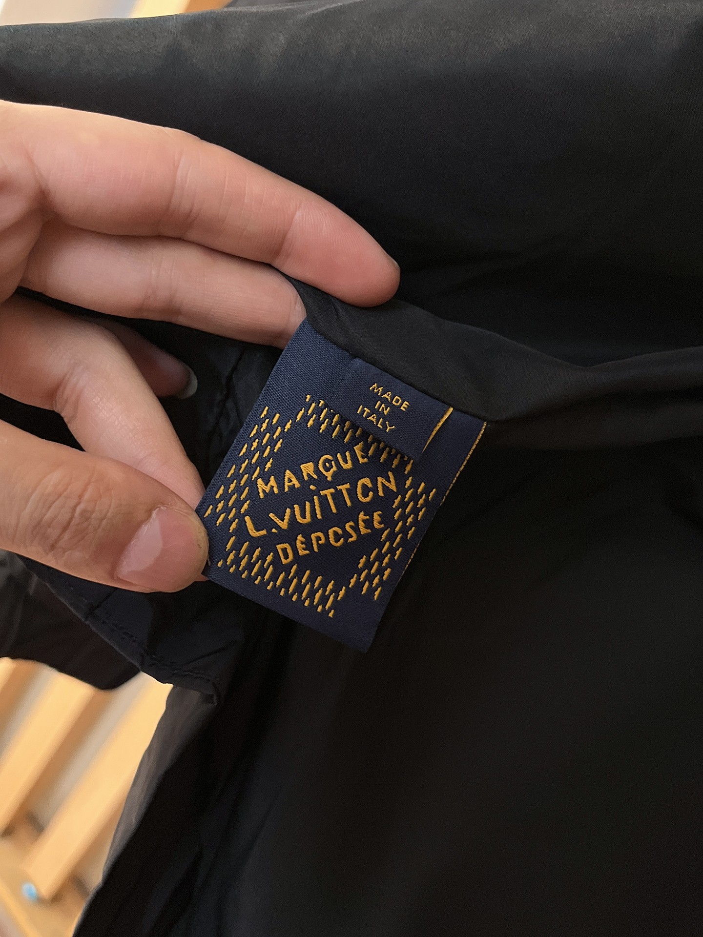 🌟🌟LV、2025新款男士休闲定制夹克外套。穿上简约干练的休闲外套，瞬间重回时髦霸气，又是活力满满的状态