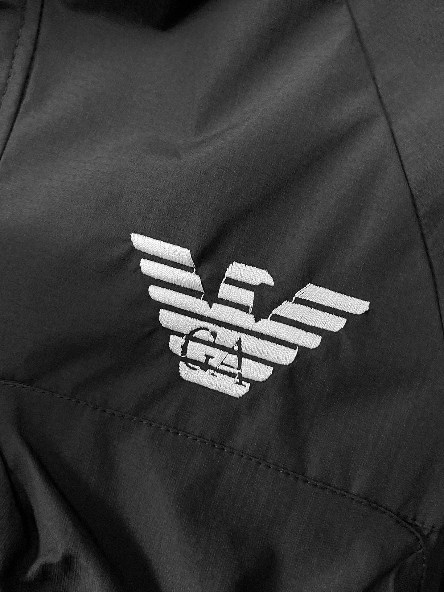 🌟🌟阿玛尼、2025新款男士休闲定制夹克外套。穿上简约干练的休闲外套，瞬间重回时髦霸气，又是活力满满的状