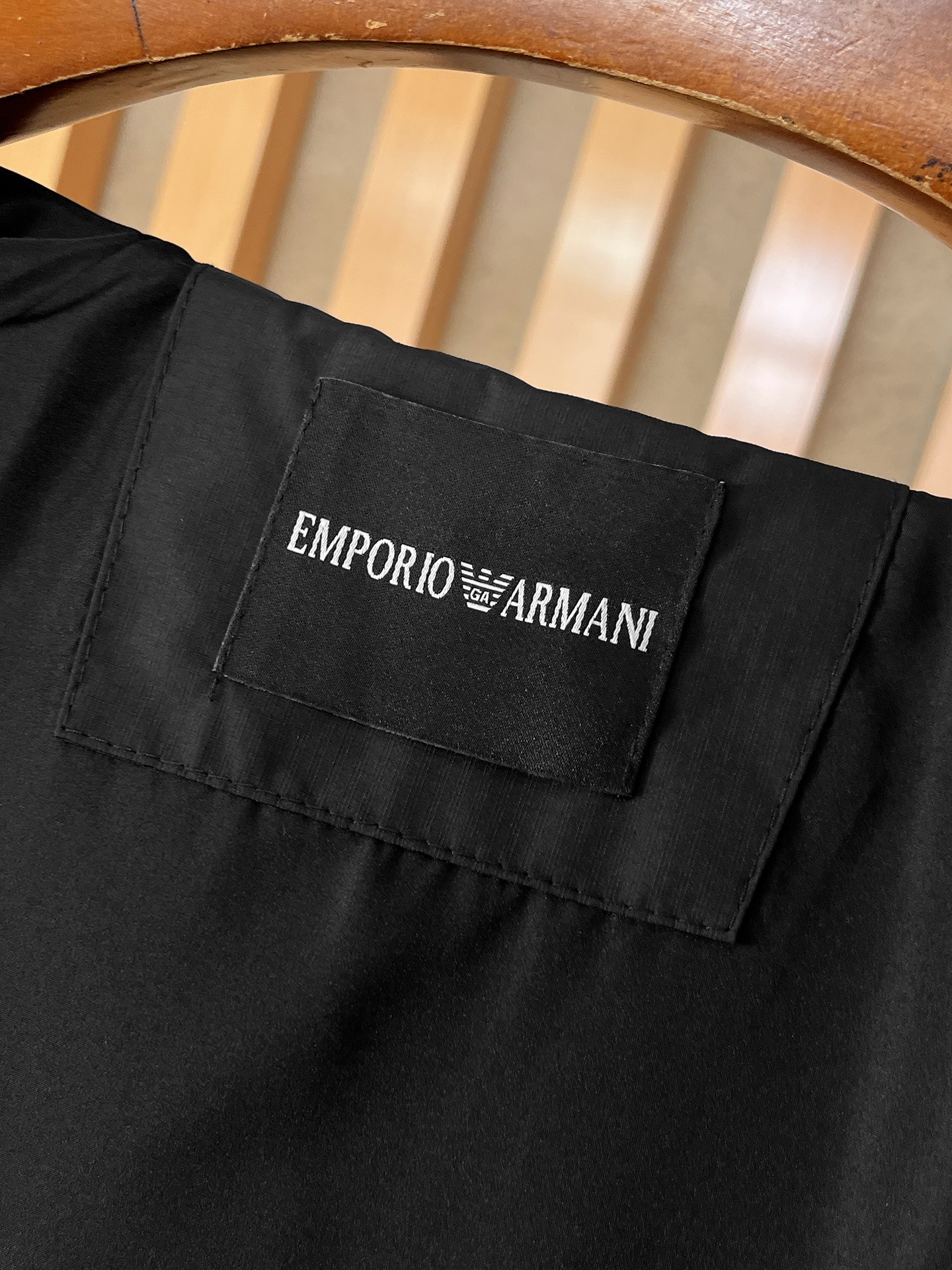 🌟🌟阿玛尼、2025新款男士休闲定制夹克外套。穿上简约干练的休闲外套，瞬间重回时髦霸气，又是活力满满的状