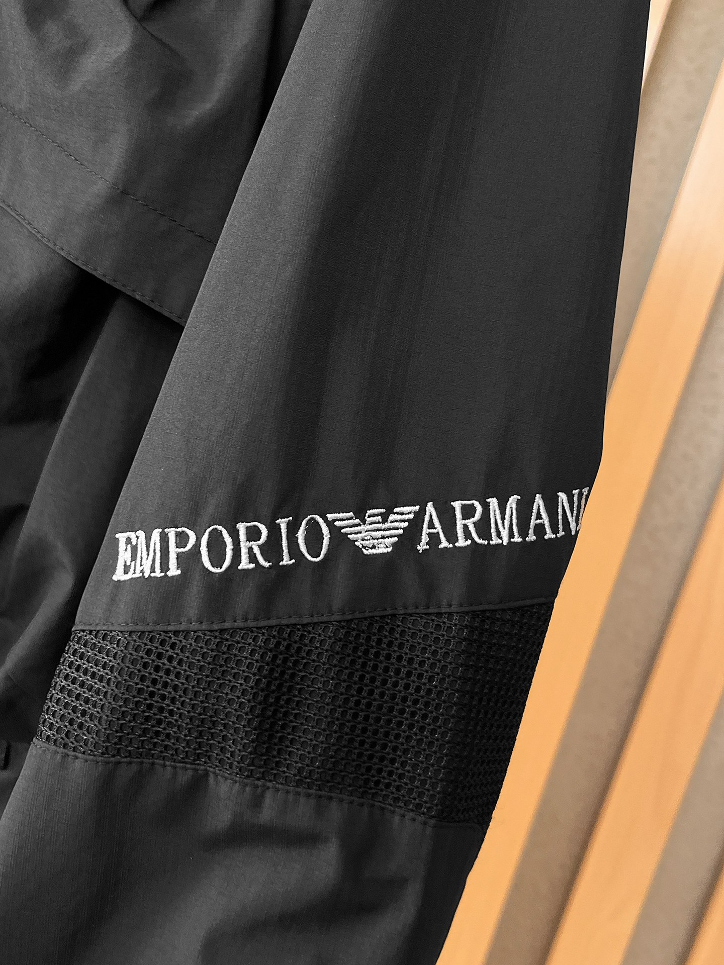 🌟🌟阿玛尼、2025新款男士休闲定制夹克外套。穿上简约干练的休闲外套，瞬间重回时髦霸气，又是活力满满的状