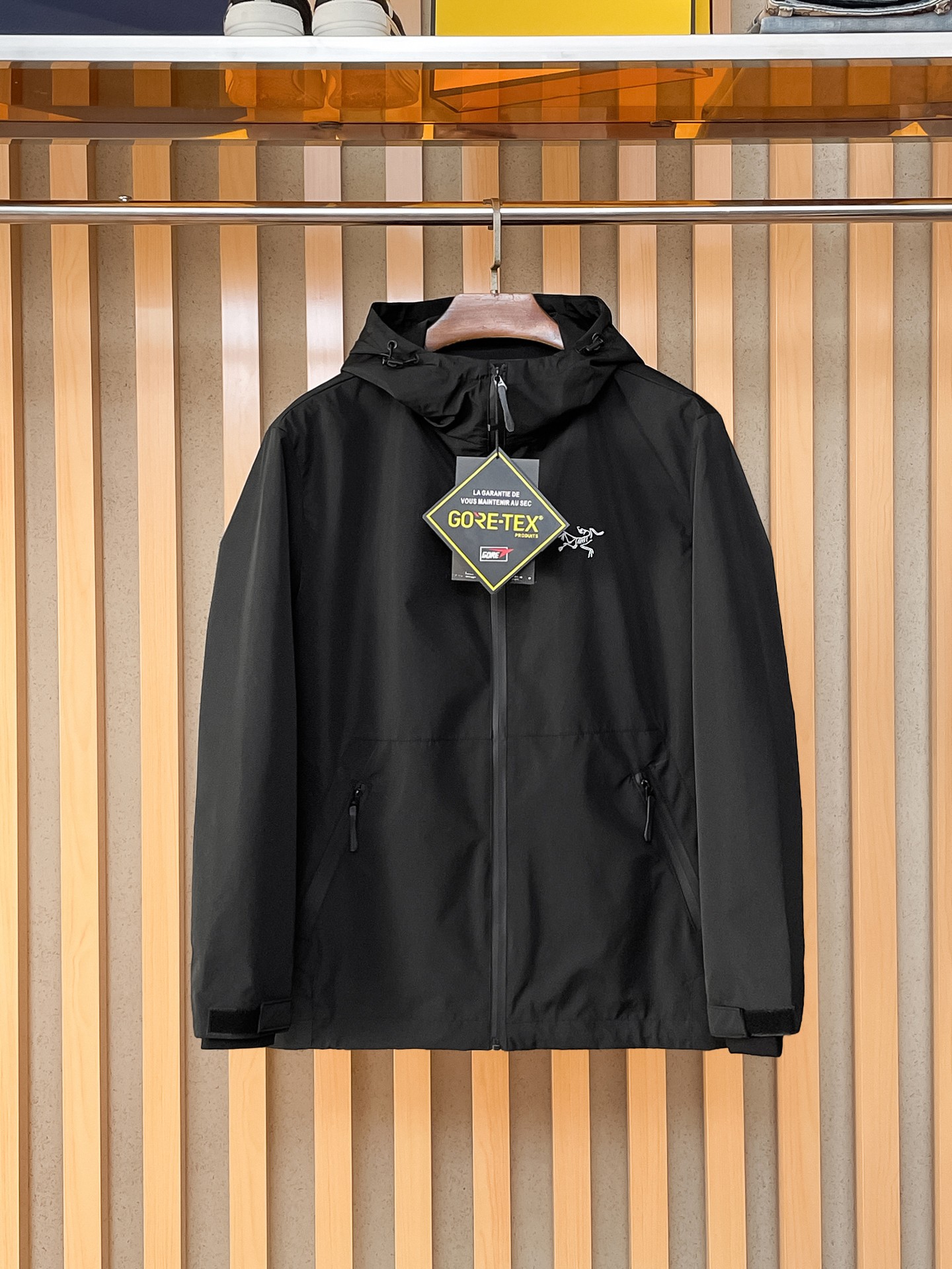 🌟🌟始祖鸟、2025新款男士休闲定制夹克外套。穿上简约干练的休闲外套，瞬间重回时髦霸气，又是活力满满的状