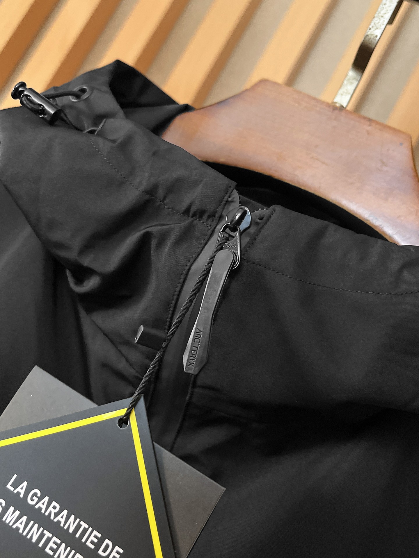 🌟🌟始祖鸟、2025新款男士休闲定制夹克外套。穿上简约干练的休闲外套，瞬间重回时髦霸气，又是活力满满的状