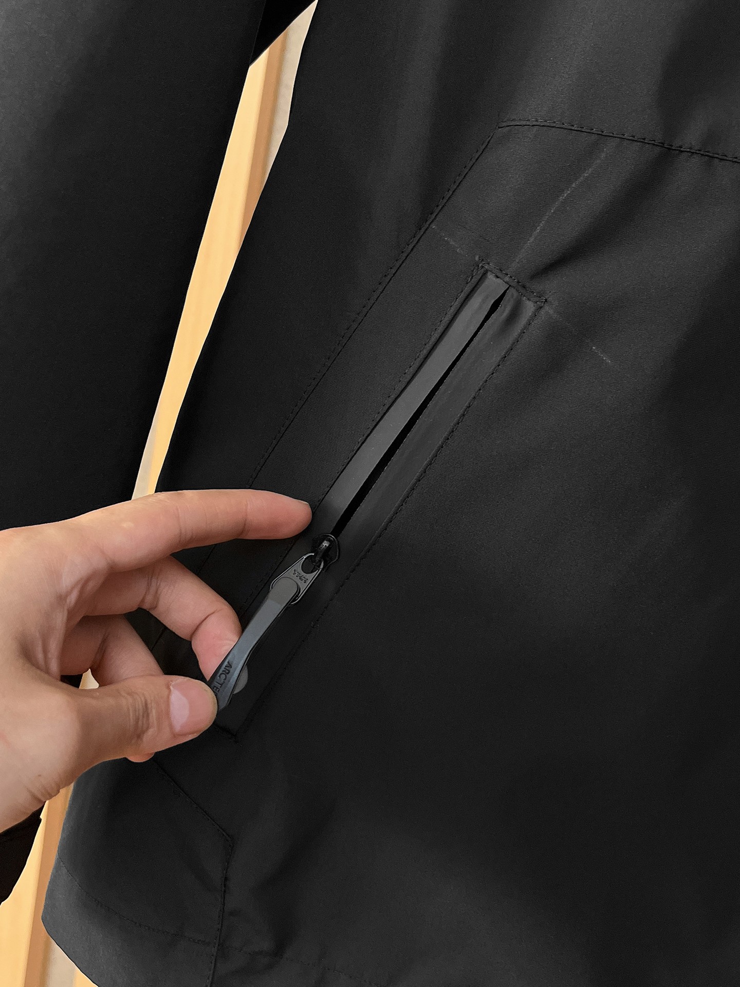 🌟🌟始祖鸟、2025新款男士休闲定制夹克外套。穿上简约干练的休闲外套，瞬间重回时髦霸气，又是活力满满的状