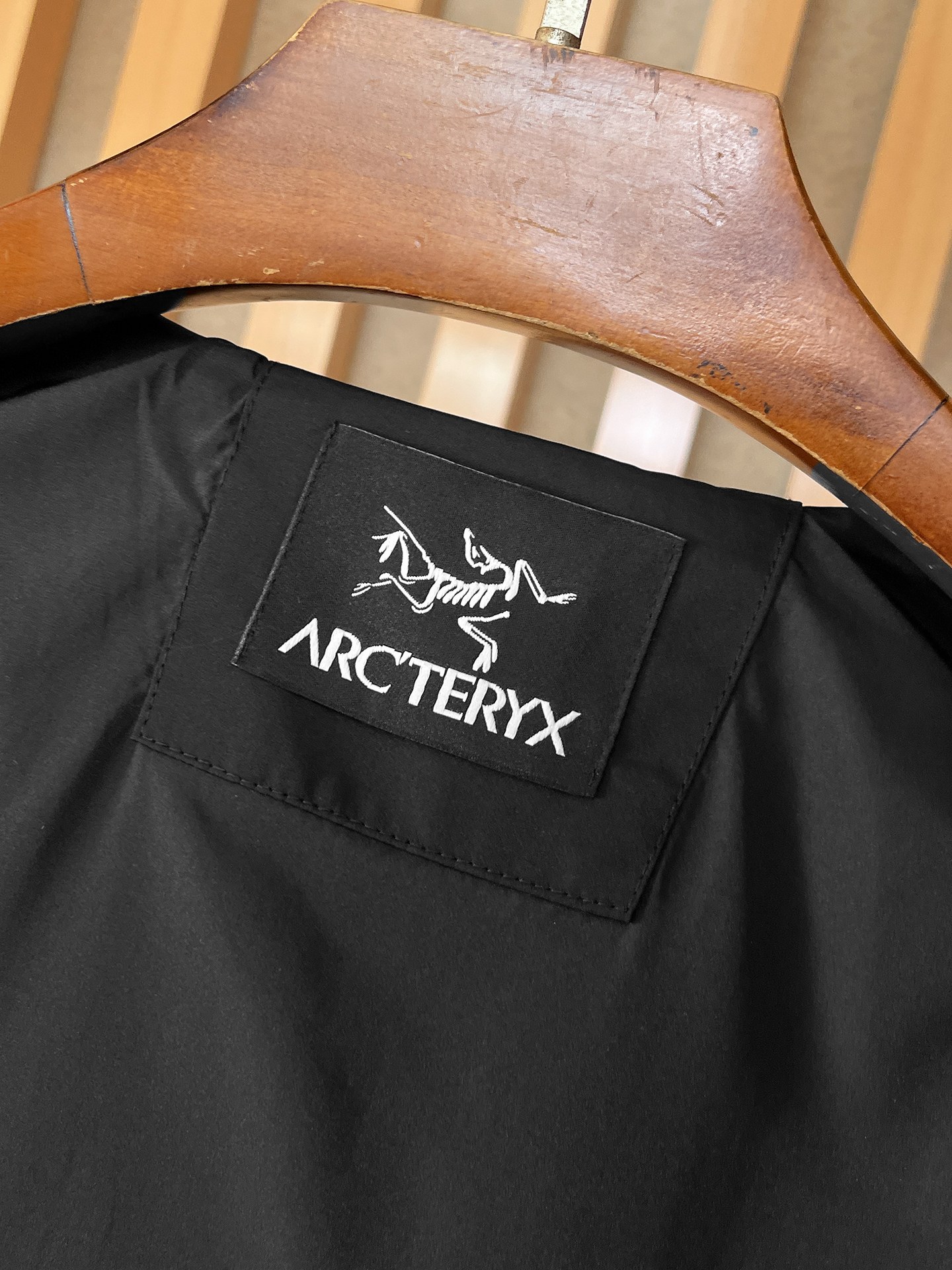 🌟🌟始祖鸟、2025新款男士休闲定制夹克外套。穿上简约干练的休闲外套，瞬间重回时髦霸气，又是活力满满的状