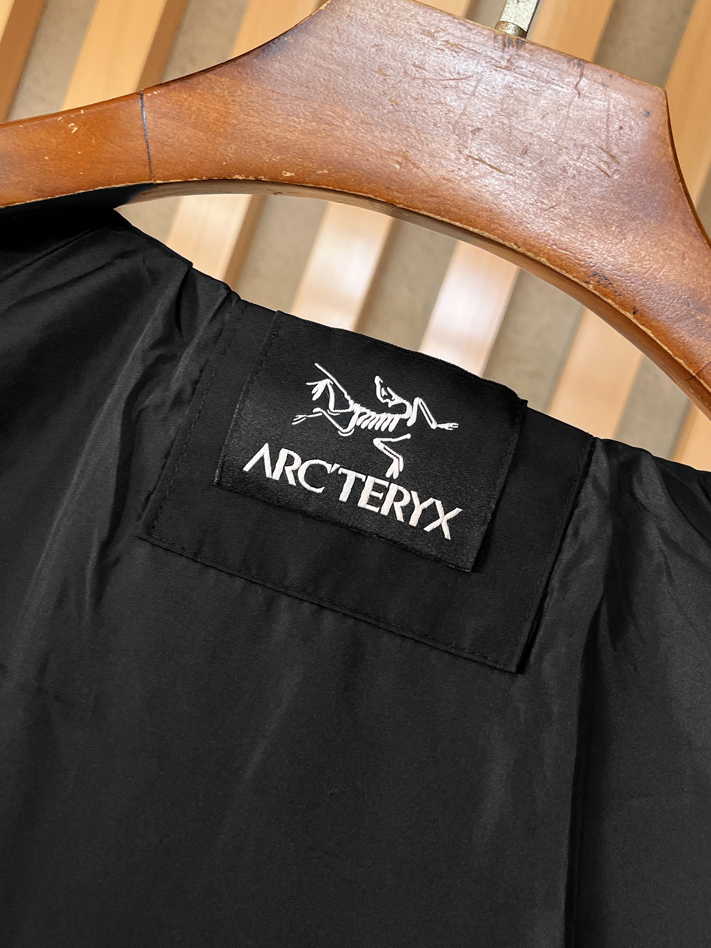 🌟🌟始祖鸟、2025新款男士休闲定制夹克外套。穿上简约干练的休闲外套，瞬间重回时髦霸气，又是活力满满的状