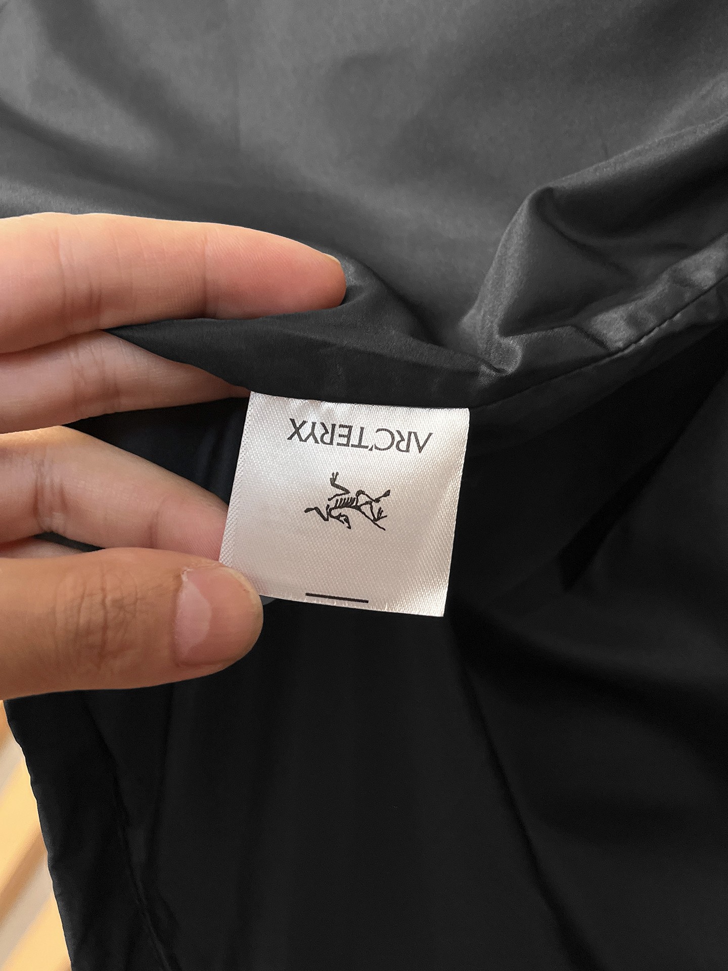 🌟🌟始祖鸟、2025新款男士休闲定制夹克外套。穿上简约干练的休闲外套，瞬间重回时髦霸气，又是活力满满的状