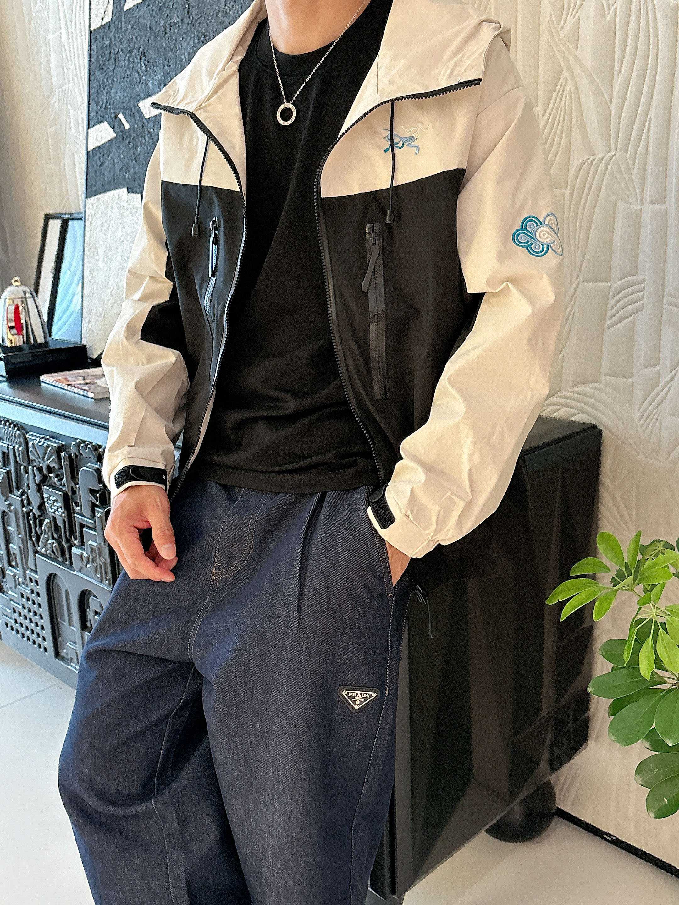 NO:745448,Same style as Arc'teryx official website, complete with three labels, on sale in advance. 2026ss new spring men's jackets, high-end version with complete three labels of the original order. Custom-made fabrics at the counter. Highly breathable and comfortable, impeccable details, brand element design concept, reflecting high quality. Delicate and soft feel. Casual tailoring, excellent upper body shape. Size M~3XL, maximum wearing capacity is 195 catties. arc'teryx, jackets & coats, jackets & coats,19860909始祖鸟官网同款,三标齐全,提前发售 2026ss开春新款男士夹克外套,原单三标齐全高端版本 专柜定制面料 透气舒适度高,细节无可挑剔,品牌元素设计理念,体现高品质.手感细腻柔软 呈现休闲裁剪,上身版型超赞 码数M～3XL,最大穿195斤,arc'teryx,jackets & coats,jackets & coats,,Men's clothing