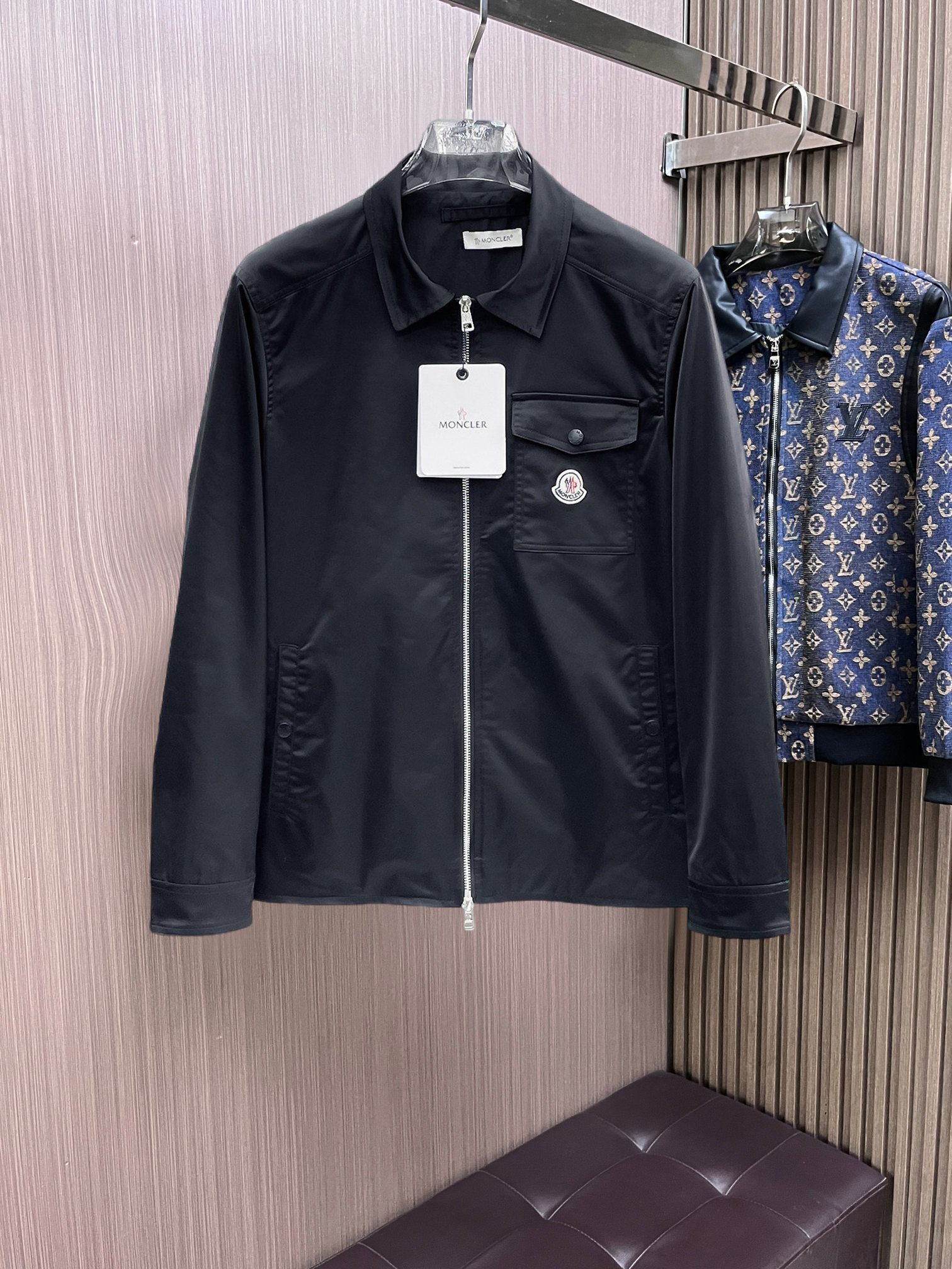 NO:761739,Same style as Mengkou official website, on sale in advance!  2026ss new spring men's jackets, original high-end version with three standards!  With hidden hood, custom-made fabrics at the counter, highly breathable and comfortable, impeccable details, brand element design concept, reflecting high quality. It feels delicate and soft!  It presents a casual cut and the upper body shape is awesome!  Size M～3XL, maximum wearing capacity is 195 catties.,,Moncler,jackets & coats,jackets & coats,hats,19860909蒙口 官网同款,提前发售！2026ss开春新款男士夹克外套,原单三标齐全高端版本！带隐藏帽,专柜定制面料 透气舒适度高,细节无可挑剔,品牌元素设计理念,体现高品质.手感细腻柔软！呈现休闲裁剪,上身版型超赞！码数M～3XL,最大穿195斤.,,Moncler,jackets & coats,jackets & coats,hats,,Men's clothing