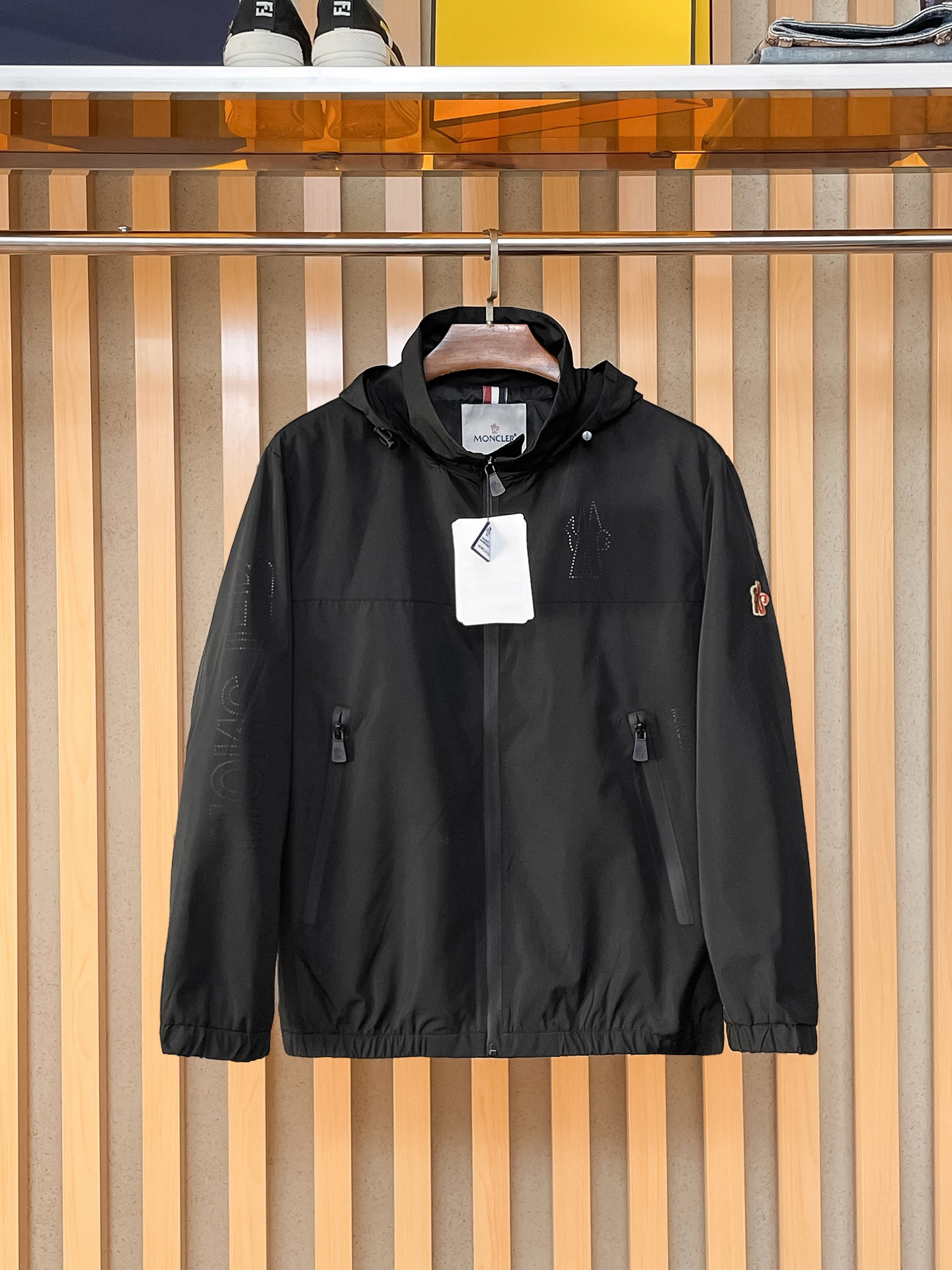 NO:869419,Same style as Arc'teryx official website, complete with three labels, on sale in advance. 2026ss new spring men's jackets, high-end version with complete three labels of the original order. Custom-made fabrics at the counter. Highly breathable and comfortable, impeccable details, brand element design concept, reflecting high quality. Delicate and soft feel. Casual tailoring, excellent upper body shape. Size M~3XL, maximum wearing capacity is 195 catties. arc'teryx, jackets & coats, jackets & coats,19860909始祖鸟官网同款,三标齐全,提前发售 2026ss开春新款男士夹克外套,原单三标齐全高端版本 专柜定制面料 透气舒适度高,细节无可挑剔,品牌元素设计理念,体现高品质.手感细腻柔软 呈现休闲裁剪,上身版型超赞 码数M～3XL,最大穿195斤,arc'teryx,jackets & coats,jackets & coats,,Men's clothing