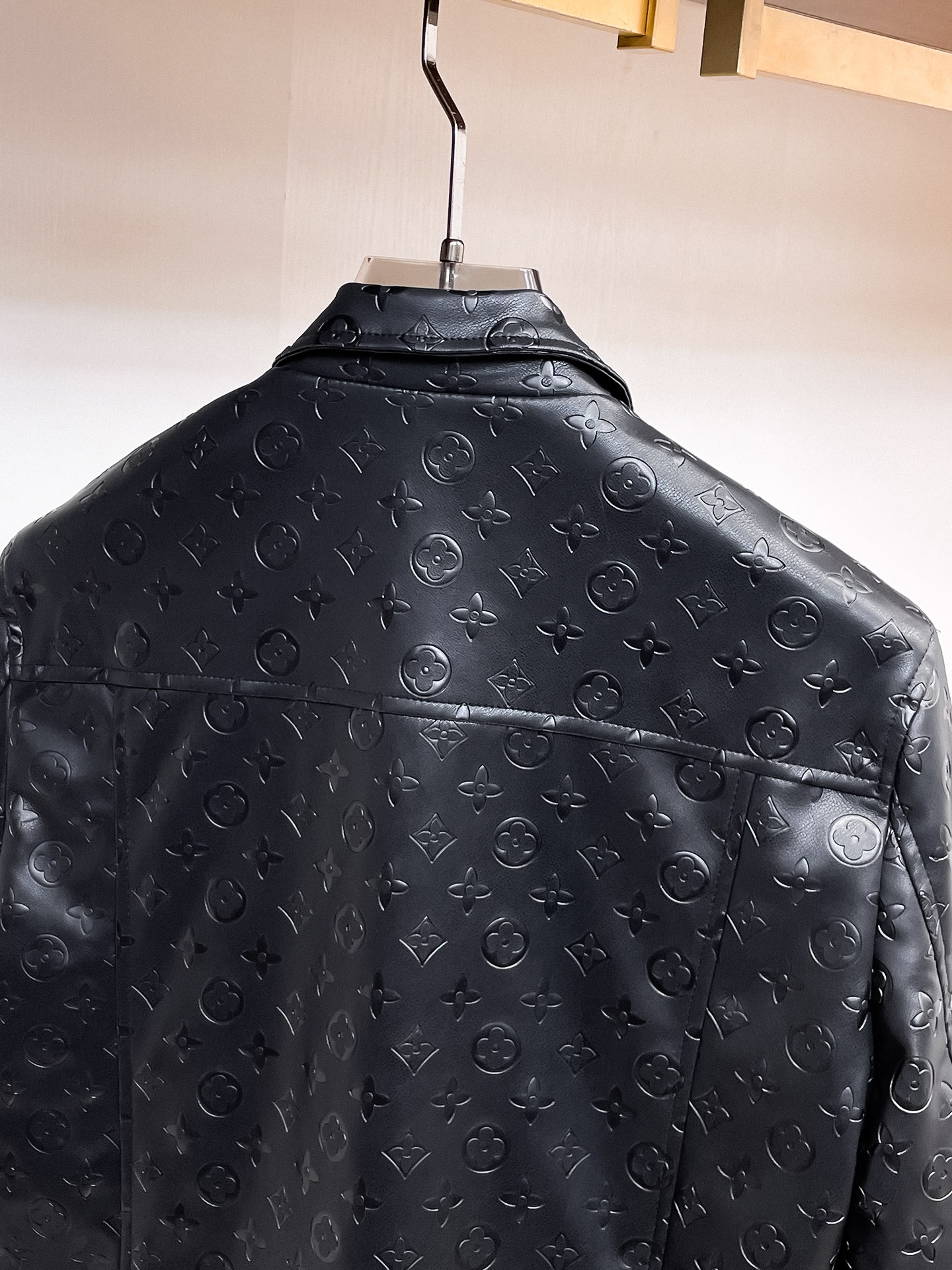 Louis Vuitton LV 提前发售 2026ss开春新款男士皮衣夹克外套 三标齐全高端版本 带隐藏帽