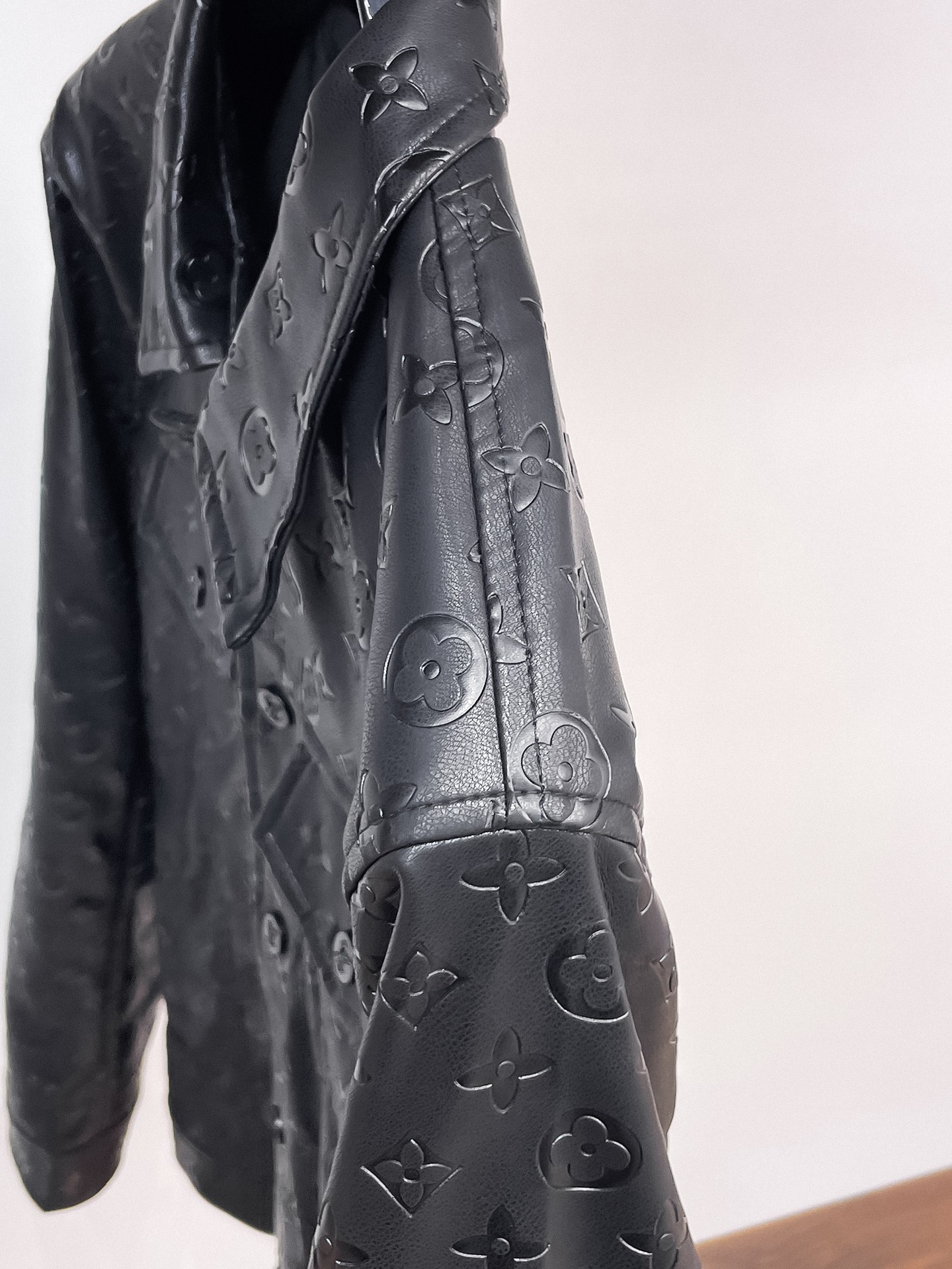 Louis Vuitton LV 提前发售 2026ss开春新款男士皮衣夹克外套 三标齐全高端版本 带隐藏帽