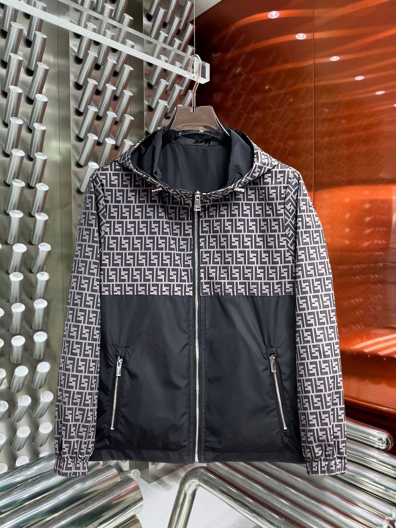 NO:774850,Same style as Fendi official website, on sale in advance!  2026ss spring new men's double-sided jacket, original single and three-standard high-end version!  , counter-customized fabrics with high breathability and comfort, impeccable details, brand element design concept, reflecting high quality. It feels delicate and soft!  It presents a casual cut and the upper body shape is awesome!  Size M～3XL, maximum wearing capacity is 195 catties.,,fendi,jackets & coats,jackets & coats,19860909芬迪 官网同款,提前发售！2026ss开春新款男士双面夹克外套,原单三标齐全高端版本！,专柜定制面料 透气舒适度高,细节无可挑剔,品牌元素设计理念,体现高品质.手感细腻柔软！呈现休闲裁剪,上身版型超赞！码数M～3XL,最大穿195斤.,,fendi,jackets & coats,jackets & coats,,Men's clothing