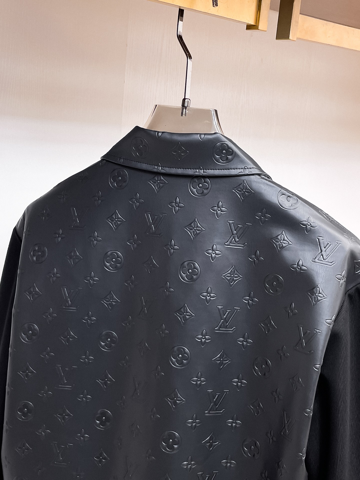 Louis Vuitton LV 提前发售 2026ss开春新款男士皮衣夹克外套 三标齐全高端版本 带隐藏帽