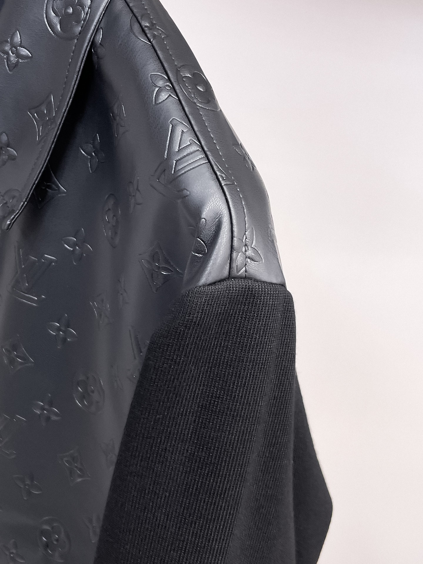 Louis Vuitton LV 提前发售 2026ss开春新款男士皮衣夹克外套 三标齐全高端版本 带隐藏帽