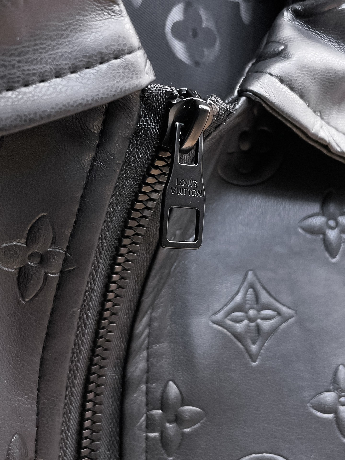 Louis Vuitton LV 提前发售 2026ss开春新款男士皮衣夹克外套 三标齐全高端版本 带隐藏帽