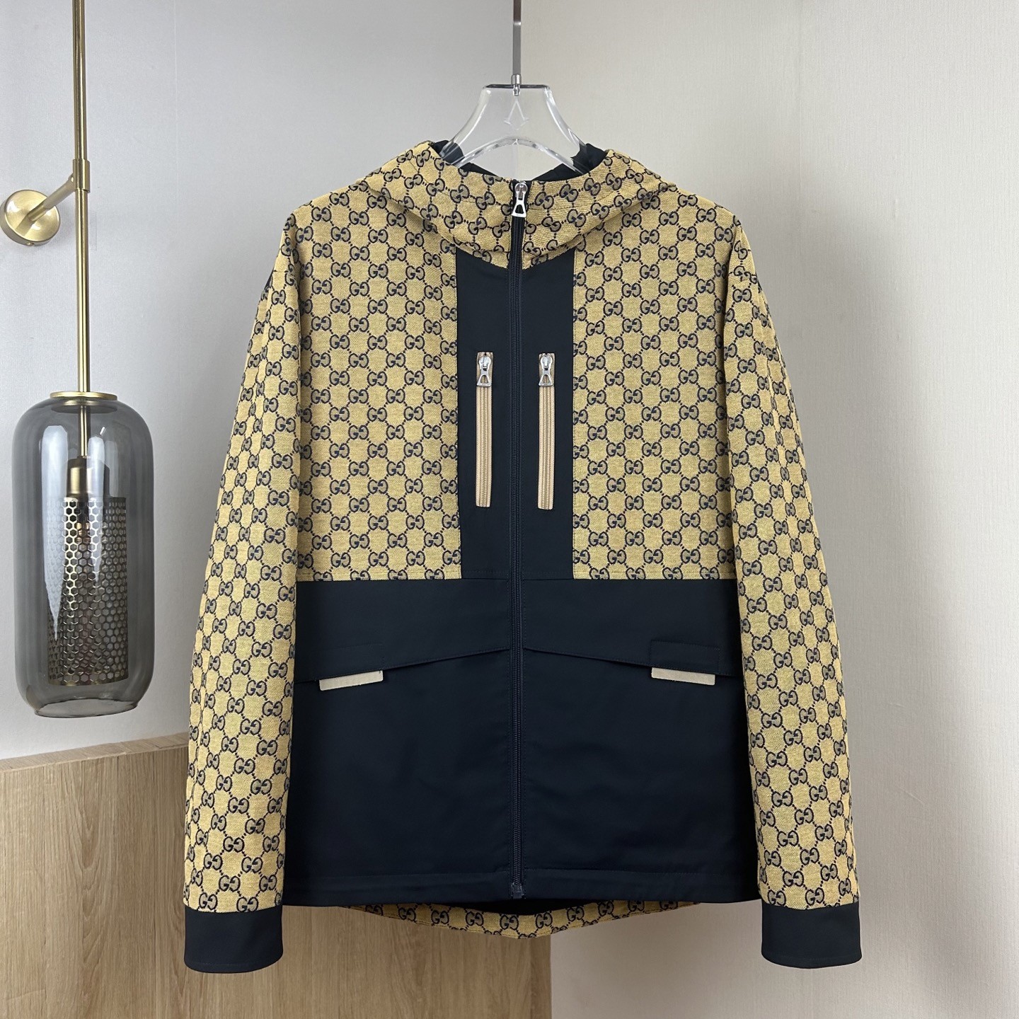 NO:936901,GUCI25 new autumn and winter style, woven splicing zipper hooded jacket, original customized hardware accessories, customized imported fabrics with logo pattern, original version, the highest quality, low-key luxury, slightly wide version, side pockets, a must-have for fashionable and trendy jackets. Color yellow. Size M LXL 2XL 3XL,, gucci, jackets & coats, hats,19860909GUCI25秋冬新款,梭织拼接拉链连帽外套,原版定制五金配件,logo图案订制进口面料,原版, 最高品质,低调奢华 ,微阔版型,侧贴口袋,时尚潮流外套必备 颜色 黄色 码数 M LXL 2XL 3XL,,gucci,jackets & coats,hats,,Men's clothing