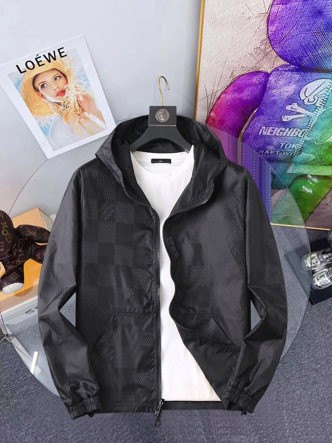 NO:648347,Same style as LV official website, complete with three labels, sold in advance. 2025ss new autumn men's double-sided jacket, original three-label complete high-end version. Custom-made fabrics at the counter. Highly breathable and comfortable, impeccable details, brand element design concept, reflecting high quality. Delicate and soft feel. Casual tailoring, excellent upper body shape. Size M～3XL, maximum wearing capacity is 195 catties. Louis vuitton, jackets & coats, jackets & coats, alexander  wang19860909LV官网同款,三标齐全,提前发售 2025ss开秋新款男士双面穿夹克外套,原单三标齐全高端版本 专柜定制面料 透气舒适度高,细节无可挑剔,品牌元素设计理念,体现高品质.手感细腻柔软 呈现休闲裁剪,上身版型超赞 码数M～3XL,最大穿195斤,,louis vuitton,jackets & coats,jackets & coats,alexander wang,Men's clothing