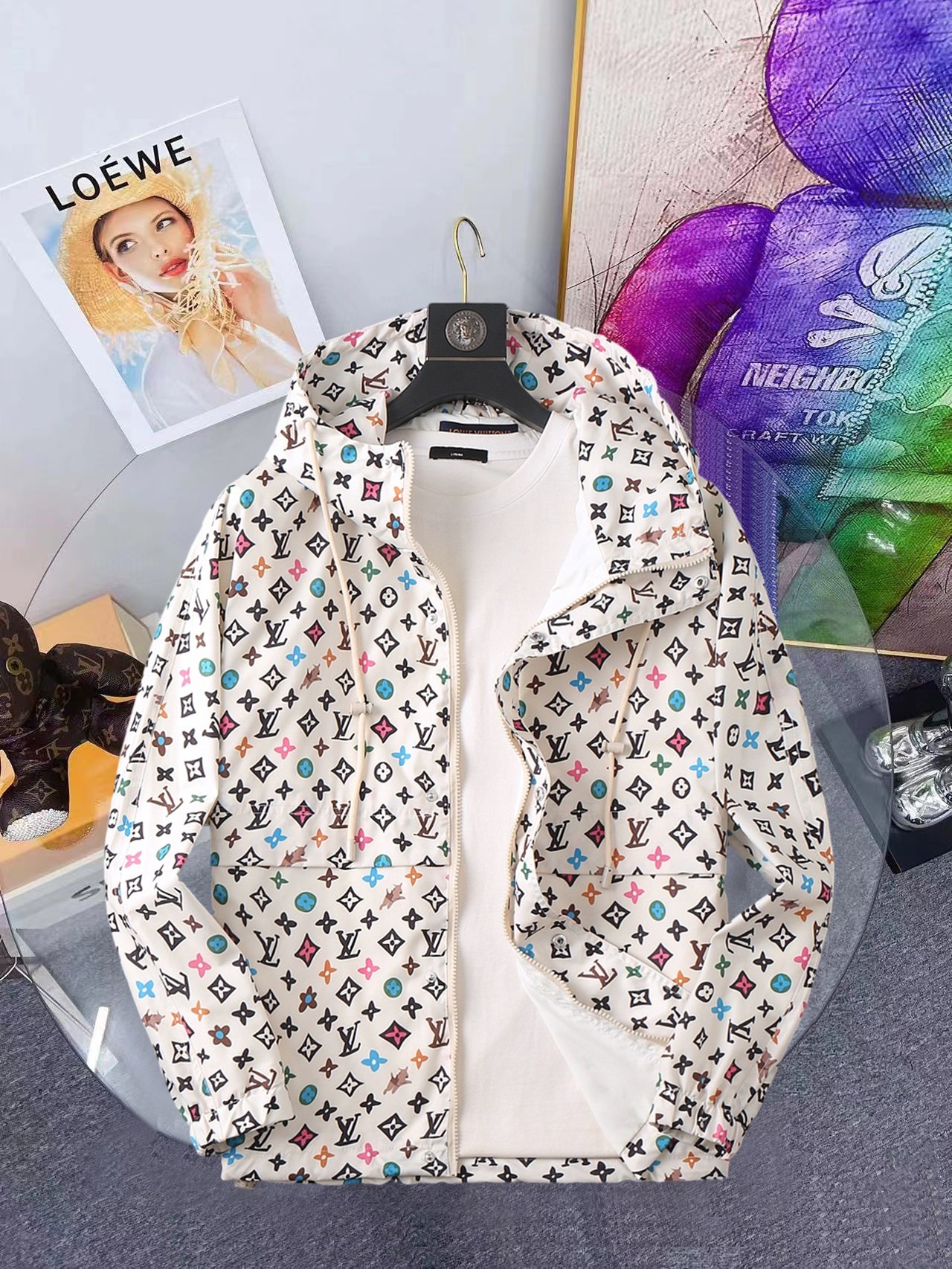 NO:648360,Same style as LV official website, complete with three labels, sold in advance. 2025ss new autumn men's jacket, high-end version with complete three labels of the original order. Custom-made fabrics at the counter. Highly breathable and comfortable, impeccable details, brand element design concept, reflecting high quality. Delicate and soft feel. Casual tailoring, excellent upper body shape. Size M～3XL, maximum wearing capacity is 195 catties. Louis vuitton, jackets & coats, jackets & coats, alexander wang19860909LV官网同款,三标齐全,提前发售 2025ss开秋新款男士夹克外套,原单三标齐全高端版本 专柜定制面料 透气舒适度高,细节无可挑剔,品牌元素设计理念,体现高品质.手感细腻柔软 呈现休闲裁剪,上身版型超赞 码数M～3XL,最大穿195斤,,louis vuitton,jackets & coats,jackets & coats,alexander wang,Men's clothing