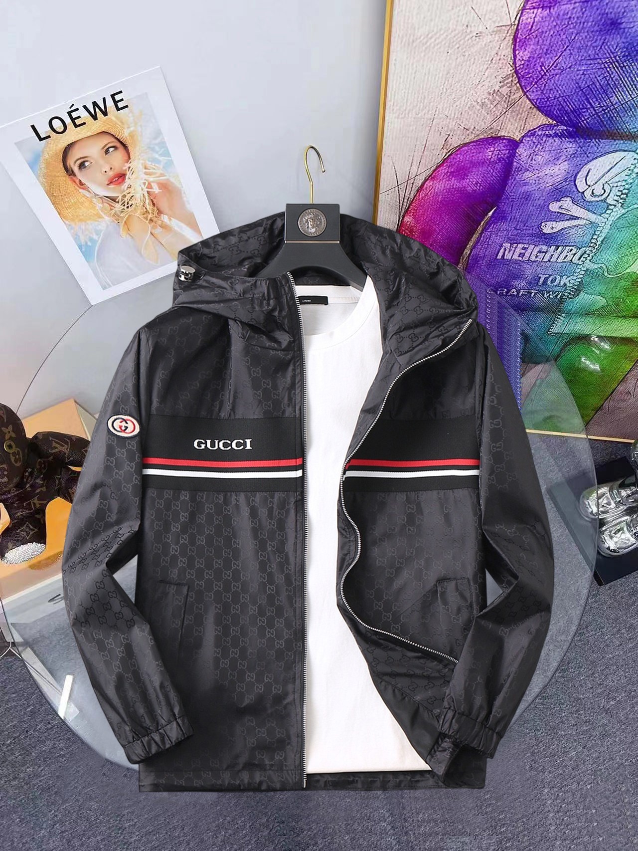 NO:648375,Same style as on Gucci official website, complete with three labels, sold in advance. 2025ss new autumn men's jacket, high-end version with complete three labels of the original order. Custom-made fabrics at the counter. Highly breathable and comfortable, impeccable details, brand element design concept, reflecting high quality. Delicate and soft feel. Casual tailoring, excellent upper body shape. Size M～3XL, maximum wear 195 catties,,jackets & coats,jackets & coats,alexander wang19860909古奇官网同款,三标齐全,提前发售 2025ss开秋新款男士夹克外套,原单三标齐全高端版本 专柜定制面料 透气舒适度高,细节无可挑剔,品牌元素设计理念,体现高品质.手感细腻柔软 呈现休闲裁剪,上身版型超赞 码数M～3XL,最大穿195斤,,jackets & coats,jackets & coats,alexander wang,Men's clothing