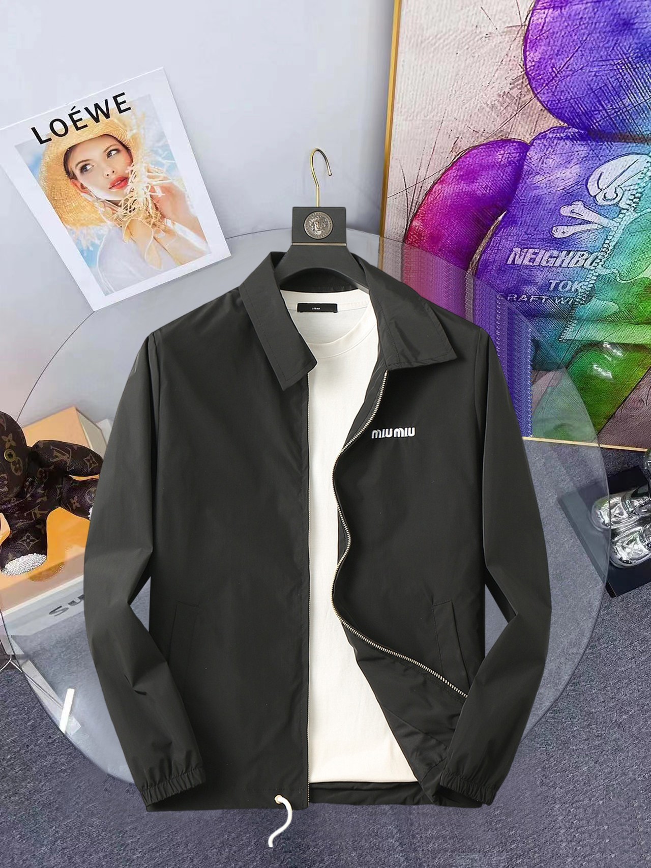 NO:648351,The same style from the miumiu official website, complete with three labels, sold in advance. 2025ss new autumn men's jackets, high-end version with complete three labels from the original order. Custom-made fabrics at the counter. Highly breathable and comfortable, impeccable details, brand element design concept, reflecting high quality. Delicate and soft feel. Casual tailoring, excellent upper body shape. Size M～3XL, maximum wearing capacity is 195 catties.,,miumiu,jackets & coats,jackets & coats,alexander wang19860909miumiu官网同款,三标齐全,提前发售 2025ss开秋新款男士夹克外套,原单三标齐全高端版本 专柜定制面料 透气舒适度高,细节无可挑剔,品牌元素设计理念,体现高品质.手感细腻柔软 呈现休闲裁剪,上身版型超赞 码数M～3XL,最大穿195斤,,miumiu,jackets & coats,jackets & coats,alexander wang,Men's clothing