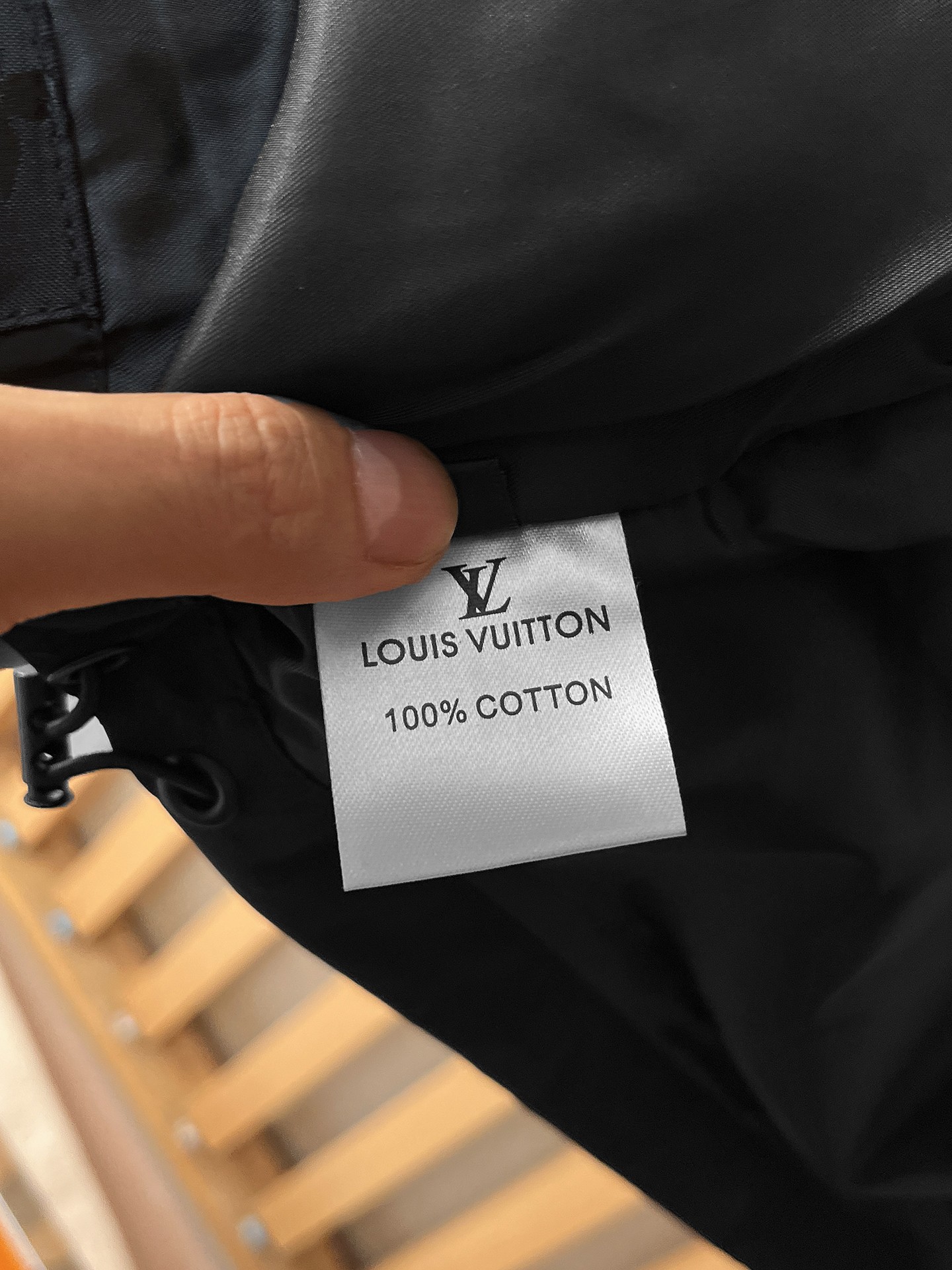 🌟🌟LV、2025新款男士休闲定制夹克外套。穿上简约干练的休闲外套，瞬间重回时髦霸气，又是活力满满的状态