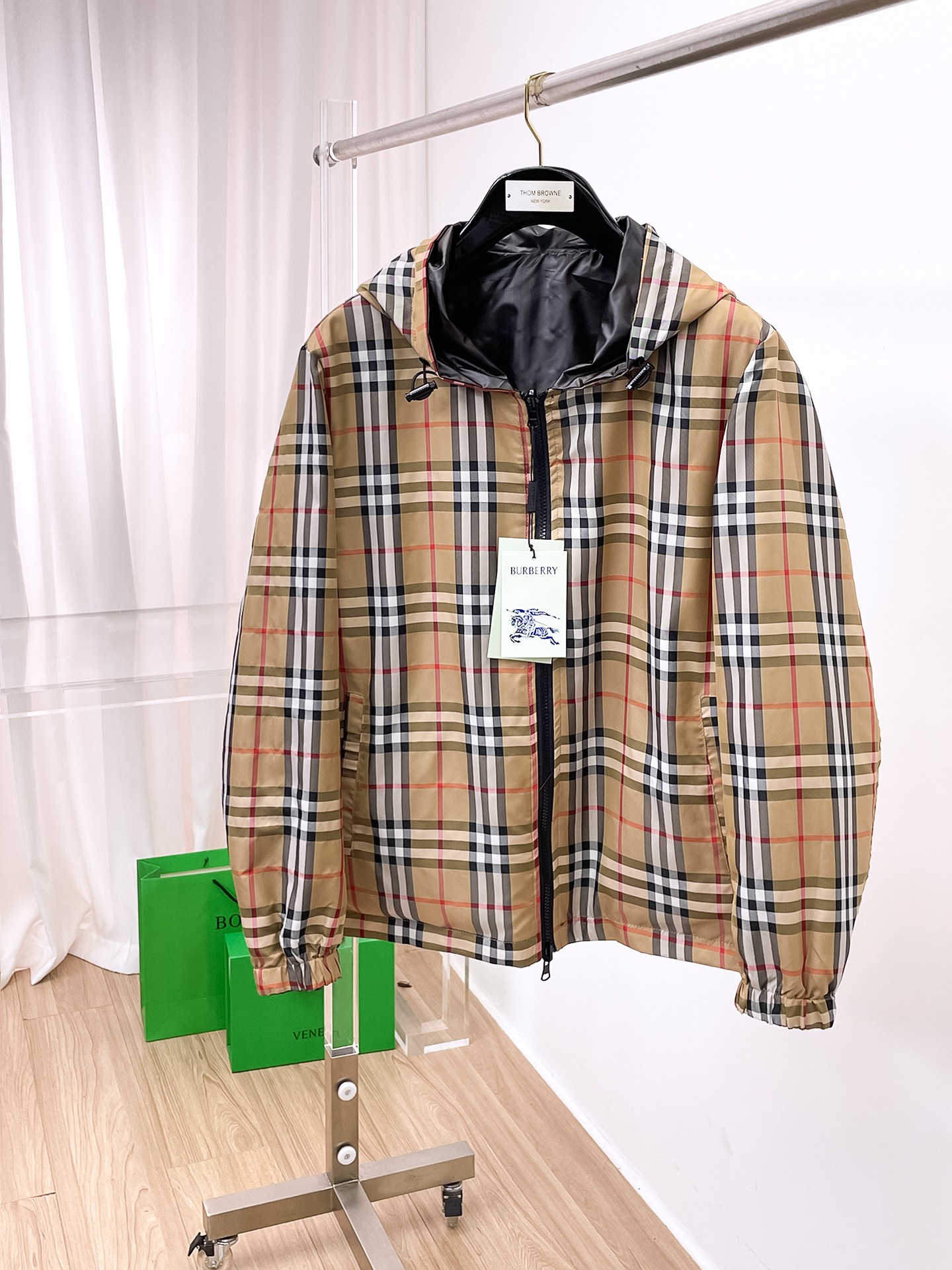 NO:905170,Same style as Burberry official website, on sale in advance!  2026ss new autumn men's reversible jacket, double-sided original single and three-label complete high-end version!  , counter-customized fabrics with high breathability and comfort, impeccable details, brand element design concept, reflecting high quality. It feels delicate and soft!  It presents a casual cut and the upper body shape is awesome!  Size M～3XL, maximum wearing capacity is 195 catties.,,burberry,jackets & coats,jackets & coats,19860909巴宝莉 官网同款,提前发售！2026ss开秋新款男士双面穿夹克外套,双面穿原单三标齐全高端版本！,专柜定制面料 透气舒适度高,细节无可挑剔,品牌元素设计理念,体现高品质.手感细腻柔软！呈现休闲裁剪,上身版型超赞！码数M～3XL,最大穿195斤.,,burberry,jackets & coats,jackets & coats,,Men's clothing