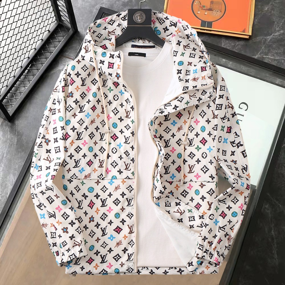 NO:595190,Same style on LV official website, on sale in advance!  2025ss new autumn men's jacket, original single three-standard high-end version!  With hidden hood, custom-made fabrics at the counter, highly breathable and comfortable, impeccable details, brand element design concept, reflecting high quality. It feels delicate and soft!  It presents a casual cut and the upper body shape is awesome!  Size M～3XL, maximum wear is 195kg.,,louis vuitton,jackets & coats,jackets & coats,hats,alexander wang19860909LV官网同款,提前发售！2025ss开 秋新款男士夹克外套,原单三标齐全高端版本！带隐藏帽,专柜定制面料 透气舒适度高,细节无可挑剔,品牌元素设计理念,体现高品质.手感细腻柔软！呈现休闲裁剪,上身版型超赞！码数M～3XL,最大穿195斤.,,louis vuitton,jackets & coats,jackets & coats,hats,alexander wang,Men's clothing
