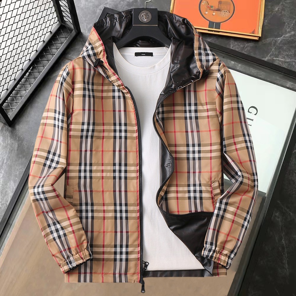 NO:595202,The same style is available on Burberry’s official website, on sale in advance!  2025ss new autumn men's jacket, original single three-standard high-end version!  With hidden hood, custom-made fabrics at the counter, highly breathable and comfortable, impeccable details, brand element design concept, reflecting high quality. It feels delicate and soft!  It presents a casual cut and the upper body shape is awesome!  Size M～3XL, maximum wear is 195kg.,,burberry,jackets & coats,jackets & coats,hats,alexander wang19860909巴宝莉官网同款,提前发售！2025ss开 秋新款男士夹克外套,原单三标齐全高端版本！带隐藏帽,专柜定制面料 透气舒适度高,细节无可挑剔,品牌元素设计理念,体现高品质.手感细腻柔软！呈现休闲裁剪,上身版型超赞！码数M～3XL,最大穿195斤.,,burberry,jackets & coats,jackets & coats,hats,alexander wang,Men's clothing
