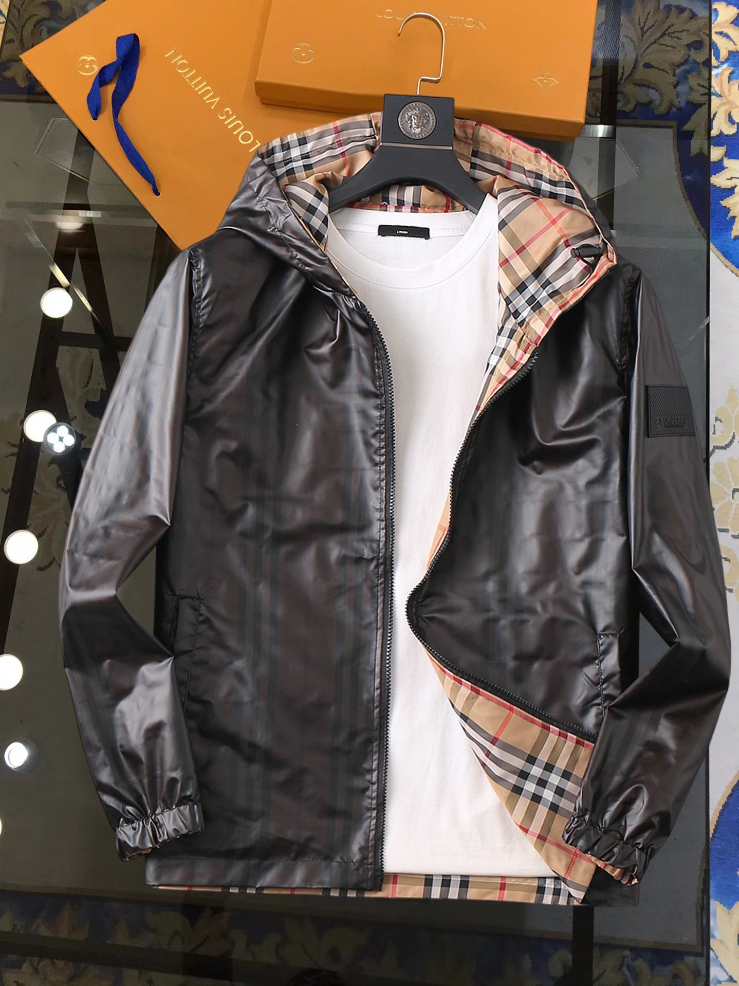 NO:728408,Support replacement after the year!  The same model on Burberry's official website, complete with three labels, on sale in advance. SS new autumn men's reversible jacket, original three-label complete high-end version. Custom-made fabrics at the counter. Highly breathable and comfortable, impeccable details, brand element design concept, reflecting high quality. Delicate and soft feel. Casual tailoring, excellent upper body size. Size M~3XL, maximum wear 195 catties,,burberry,jackets & coats,jackets & coats,19860909支持年后退换！巴宝莉官网同款,三标齐全,提前发售 ss开秋新款男士双面穿夹克外套,原单三标齐全高端版本 专柜定制面料 透气舒适度高,细节无可挑剔,品牌元素设计理念,体现高品质.手感细腻柔软 呈现休闲裁剪,上身版型超赞 码数M～3XL,最大穿195斤,,burberry,jackets & coats,jackets & coats,,Men's clothing