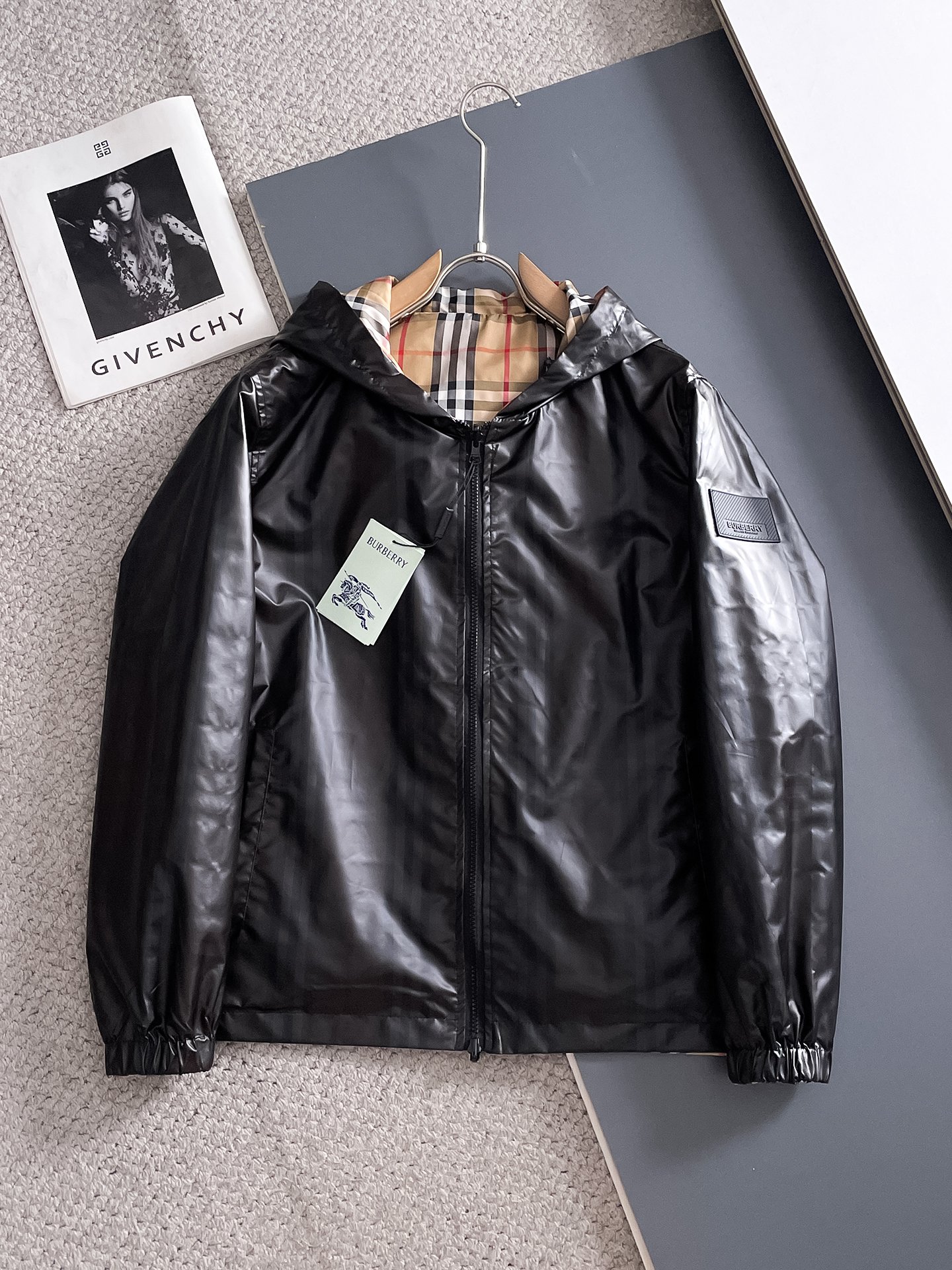 Burberry 巴宝莉 提前发售 2026ss开春新款男士双面穿夹克外套 三标齐全高端版本 带隐藏帽