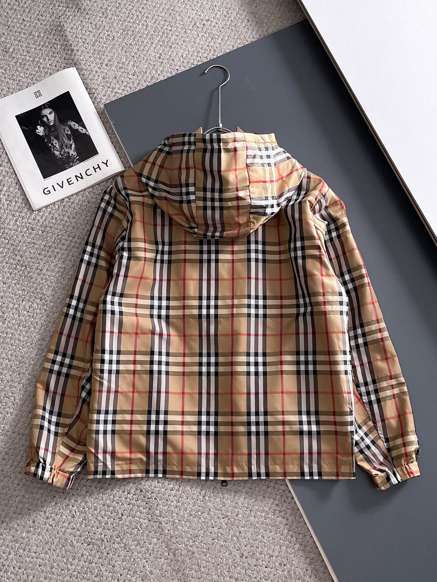 Burberry 巴宝莉 提前发售 2026ss开春新款男士双面穿夹克外套 三标齐全高端版本 带隐藏帽
