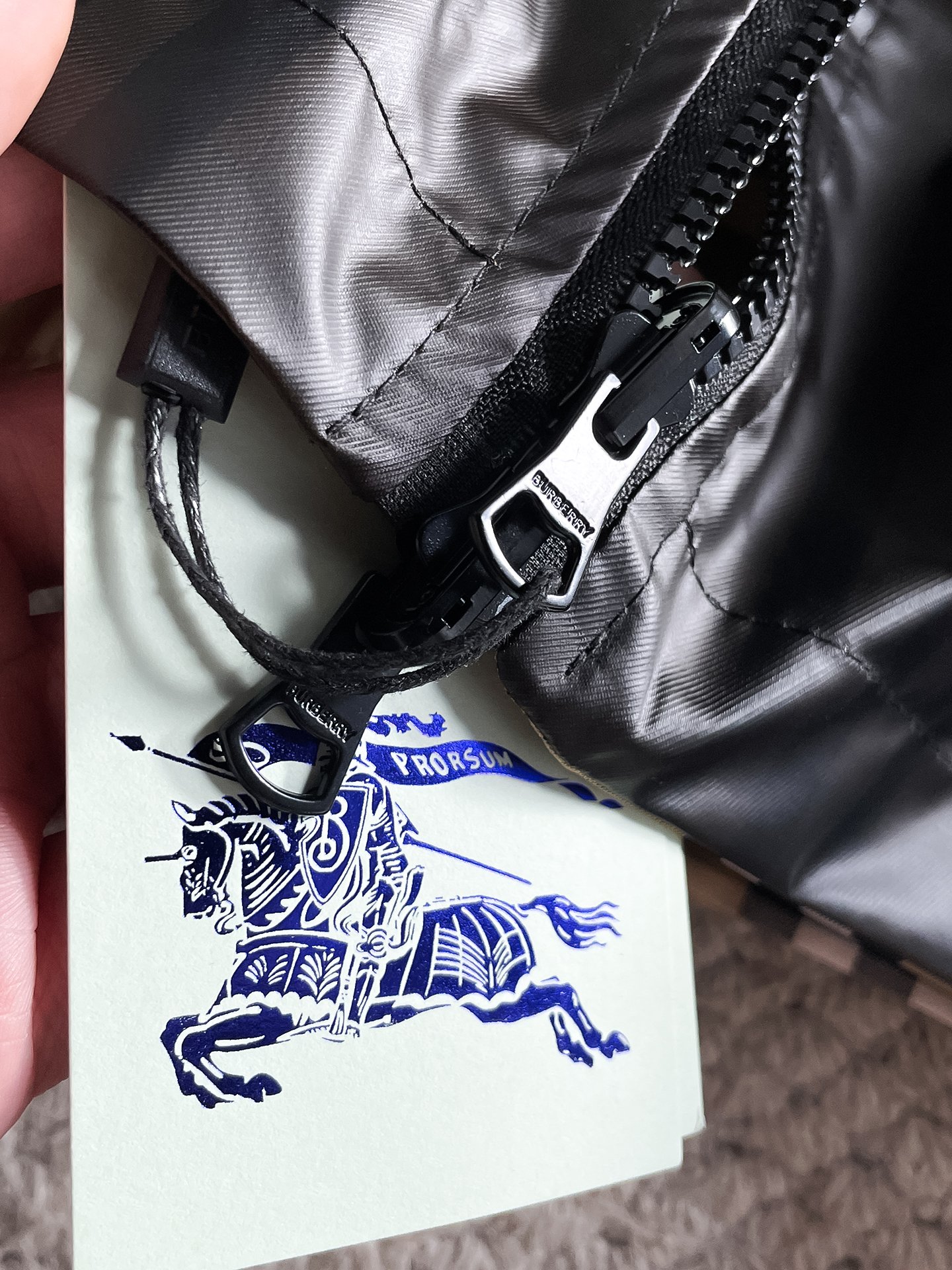 Burberry 巴宝莉 提前发售 2026ss开春新款男士双面穿夹克外套 三标齐全高端版本 带隐藏帽