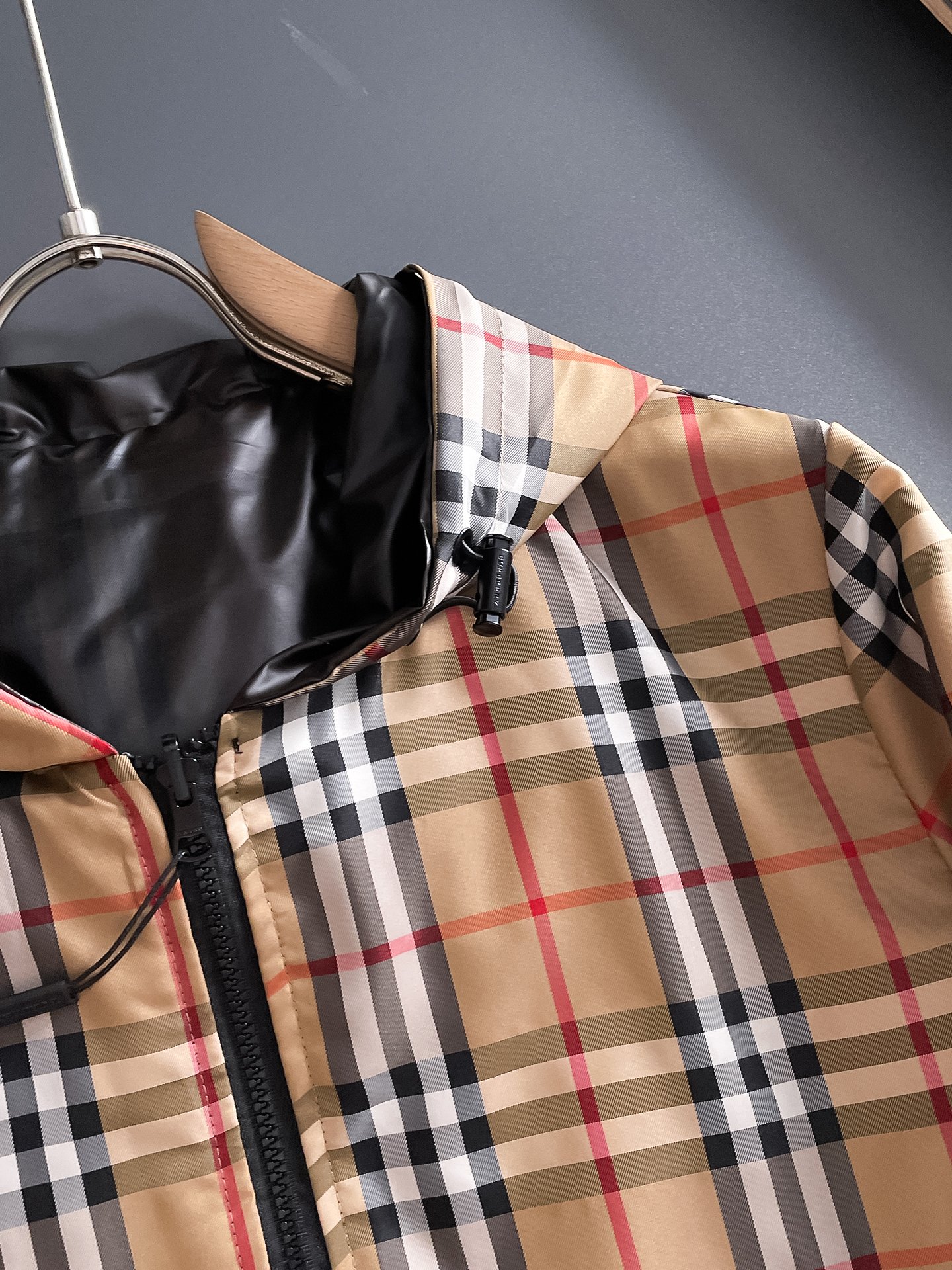 Burberry 巴宝莉 提前发售 2026ss开春新款男士双面穿夹克外套 三标齐全高端版本 带隐藏帽