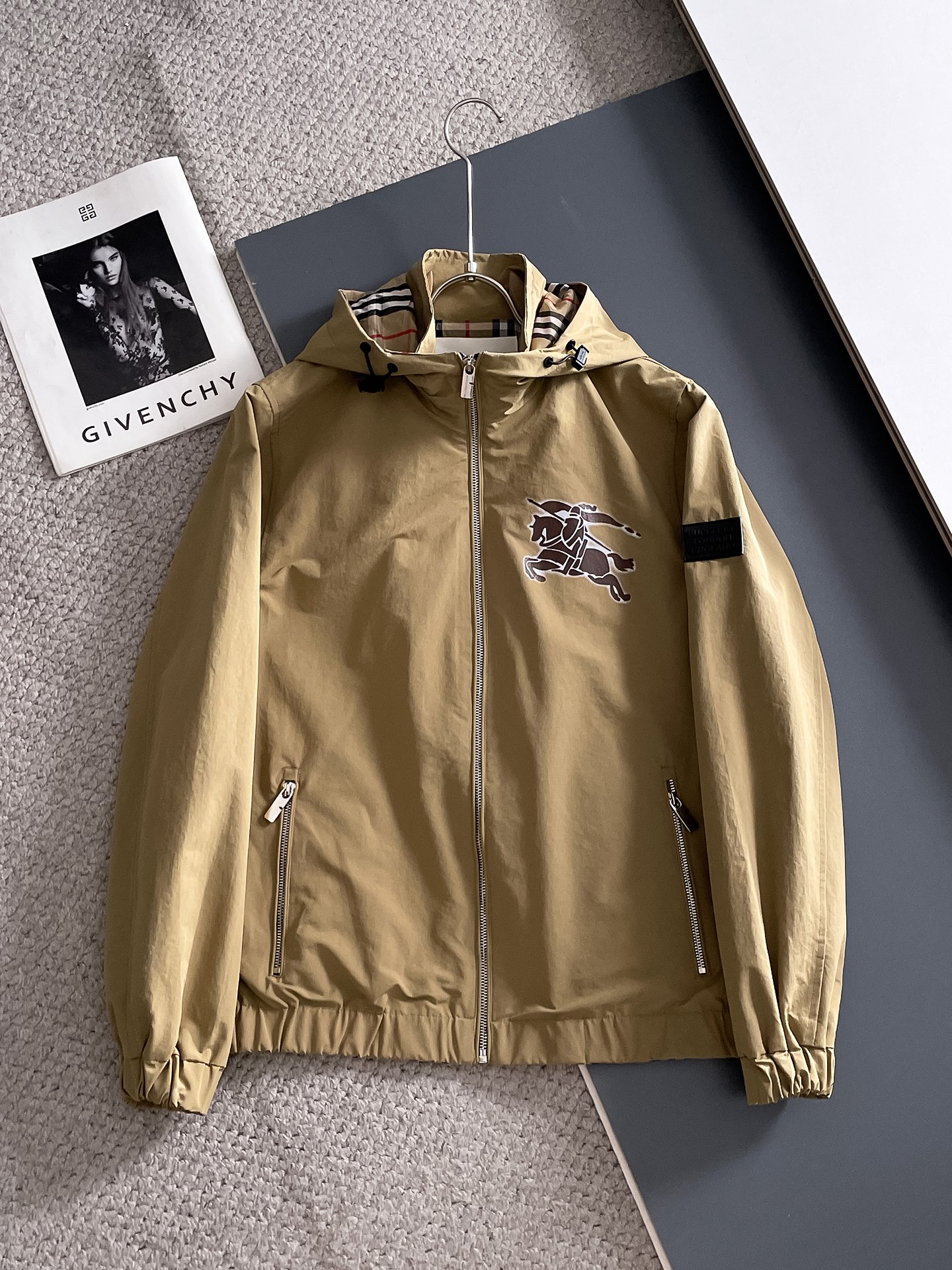 Burberry 巴宝莉 提前发售 2026ss开春新款男士夹克外套 三标齐全高端版本 带隐藏帽