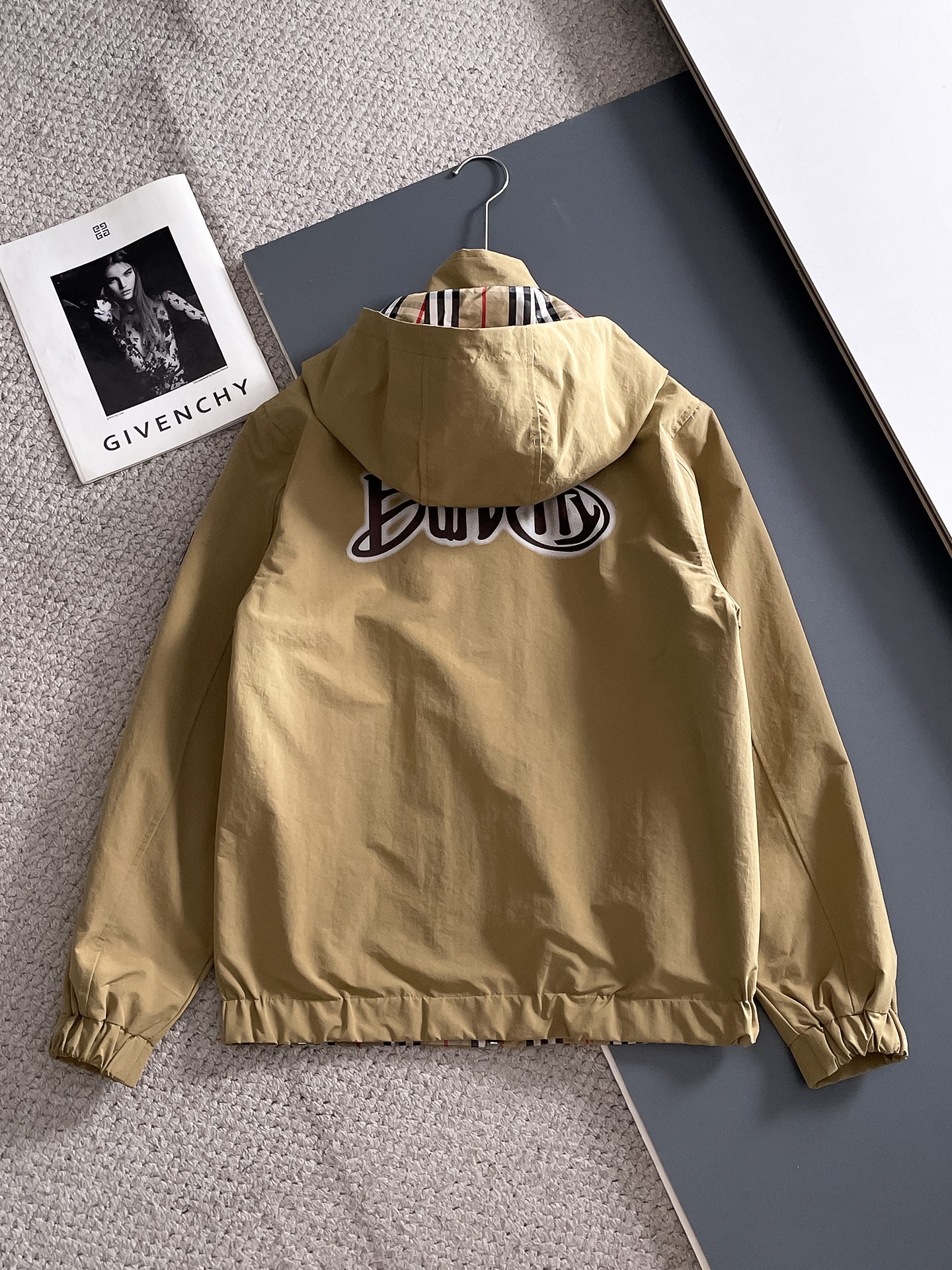 Burberry 巴宝莉 提前发售 2026ss开春新款男士夹克外套 三标齐全高端版本 带隐藏帽