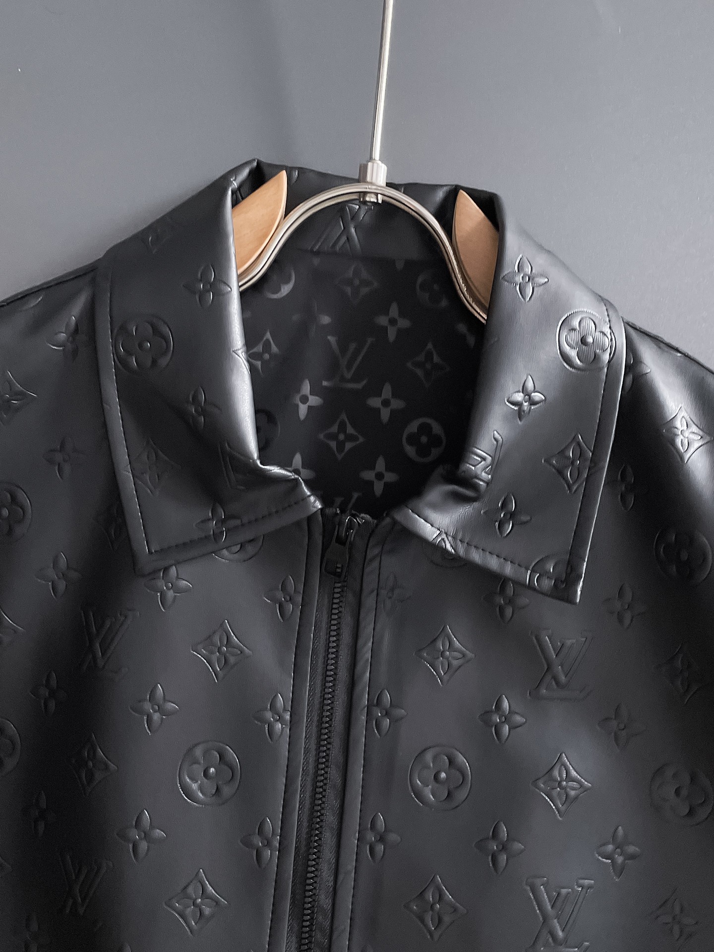 Louis Vuitton LV（高端品质）2026早春新品 休闲皮衣夹克外套 进口 科技面料 上身舒适透气