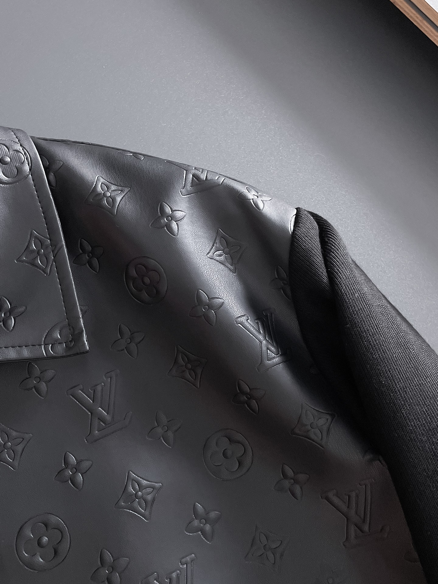 Louis Vuitton LV（高端品质）2026早春新品 休闲皮衣夹克外套 进口 科技面料 上身舒适透气