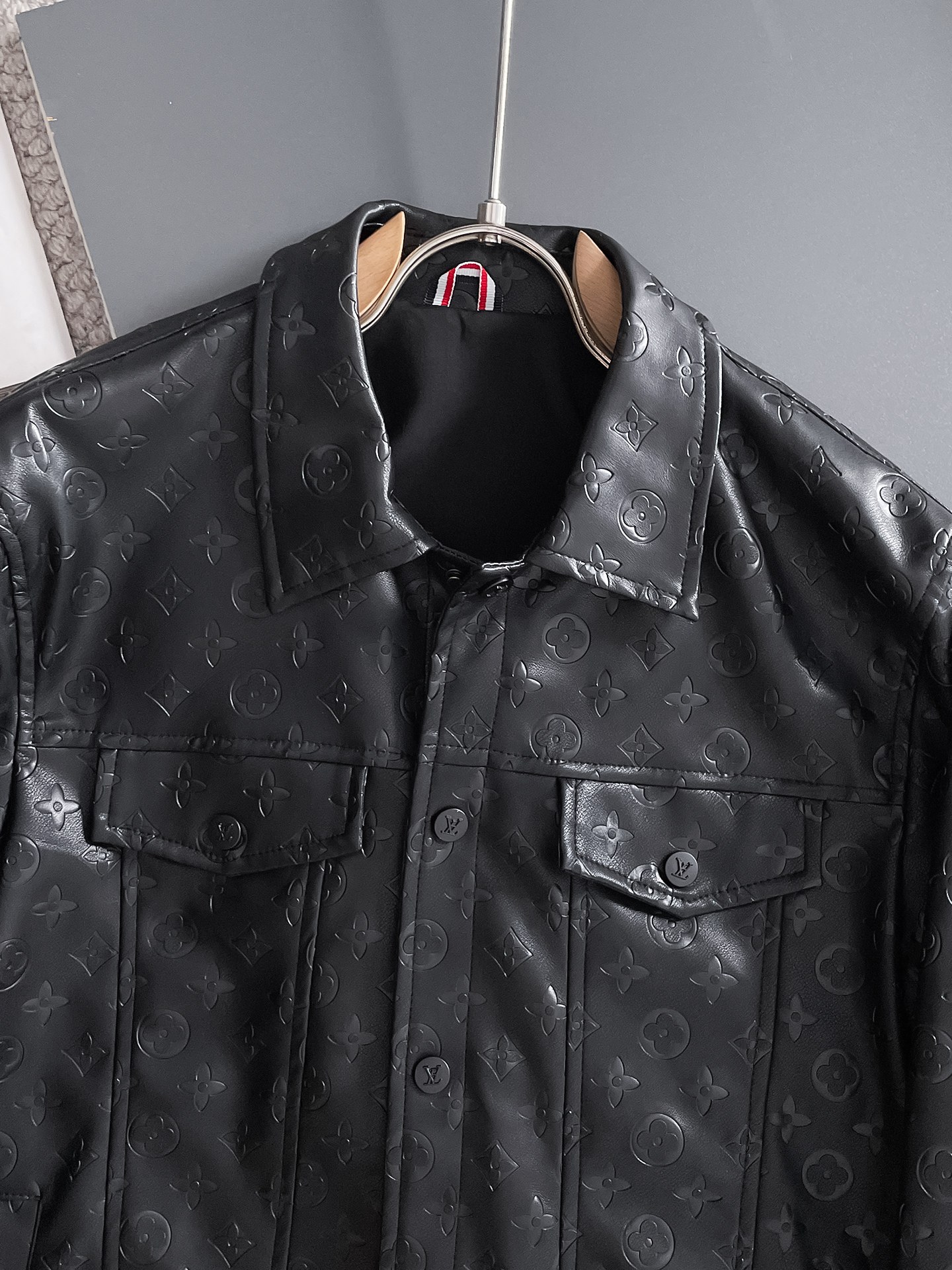 Louis Vuitton LV（高端品质）2026早春新品 休闲皮衣夹克外套 进口 科技面料 上身舒适透气
