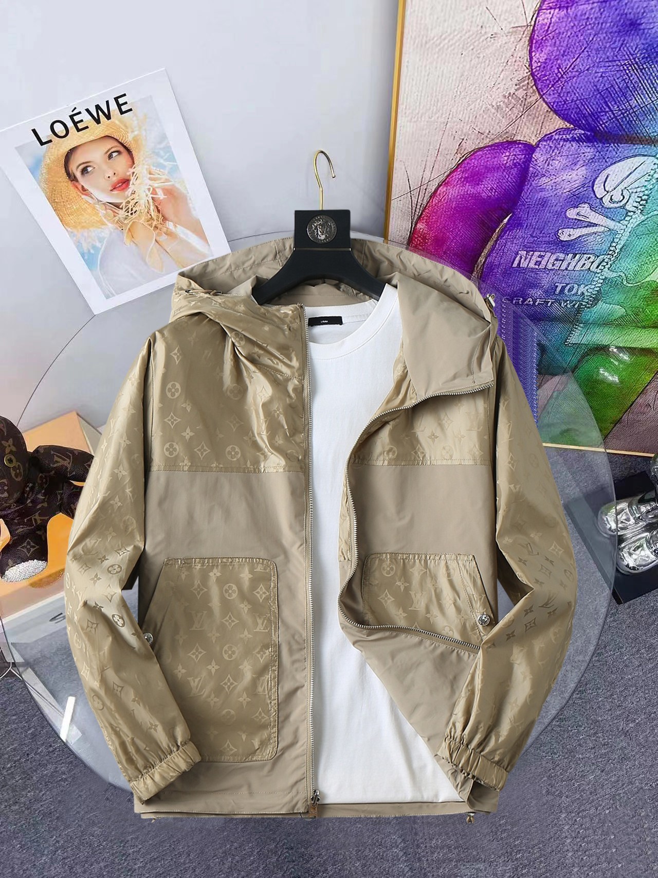 NO:648366,Same style as LV official website, complete with three labels, sold in advance. 2025ss new autumn men's double-sided jacket, original three-label complete high-end version. Custom-made fabrics at the counter. Highly breathable and comfortable, impeccable details, brand element design concept, reflecting high quality. Delicate and soft feel. Casual tailoring, excellent upper body shape. Size M～3XL, maximum wearing capacity is 195 catties. Louis vuitton, jackets & coats, jackets & coats, alexander  wang19860909LV官网同款,三标齐全,提前发售 2025ss开秋新款男士双面穿夹克外套,原单三标齐全高端版本 专柜定制面料 透气舒适度高,细节无可挑剔,品牌元素设计理念,体现高品质.手感细腻柔软 呈现休闲裁剪,上身版型超赞 码数M～3XL,最大穿195斤,,louis vuitton,jackets & coats,jackets & coats,alexander wang,Men's clothing