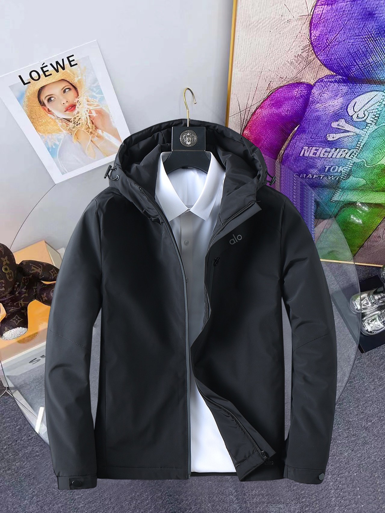 NO:648117,alo's 2025ss new winter down jacket with all three standards, the new product on the show is in perfect condition, comfortable and warm, the color is full and attractive, the design is very outstanding, it can easily enhance the fashion sense, the workmanship is extremely sophisticated and rigorous, and the wiring is neat and meticulous!  A masterpiece from a famous designer!  The upper body does not look bloated and is super handsome!  Available sizes M ~ XXXL,,jackets & coats,down jacket,alexander wang19860909alo 三标齐全 2025ss冬季新款羽绒棉服外套,秀场新品品相非常完美,舒适保暖,色泽饱满诱人,非常出彩的设计,轻松将时髦感进阶,做工极为考究严谨,走线工整细致！大牌设计师巨作！上身不显臃肿、超级帅气！现货码数M ～ XXXL,,jackets & coats,down jacket,alexander wang,Men's clothing