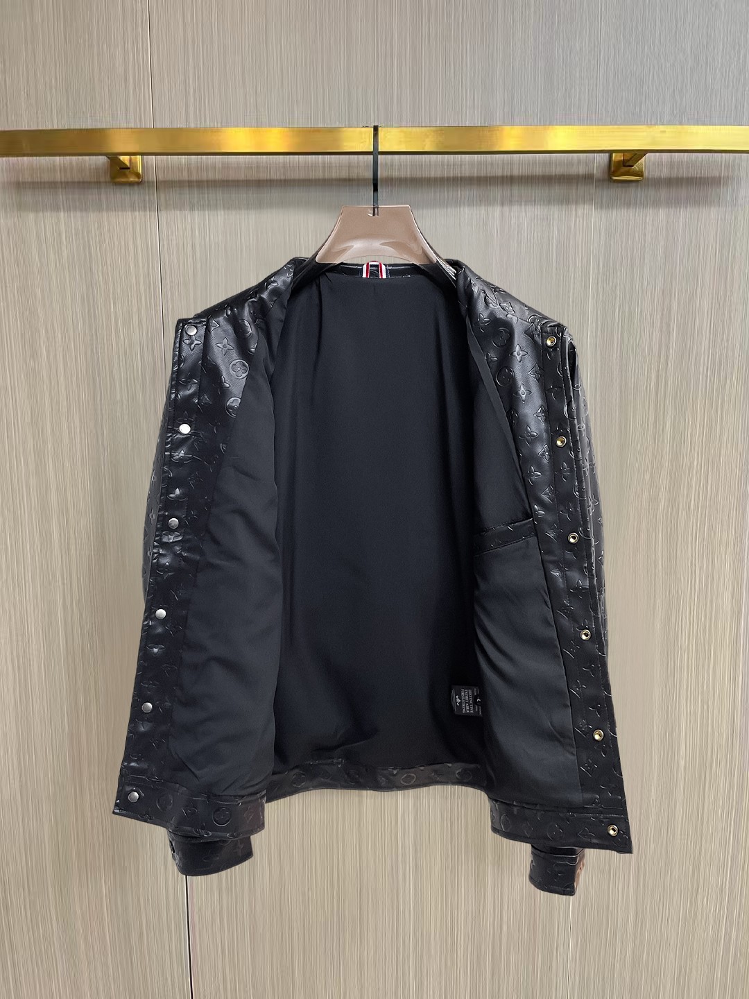 Louis Vuitton LV 提前发售 2026ss开春新款男士皮衣夹克外套 三标齐全高端版本 带隐藏帽