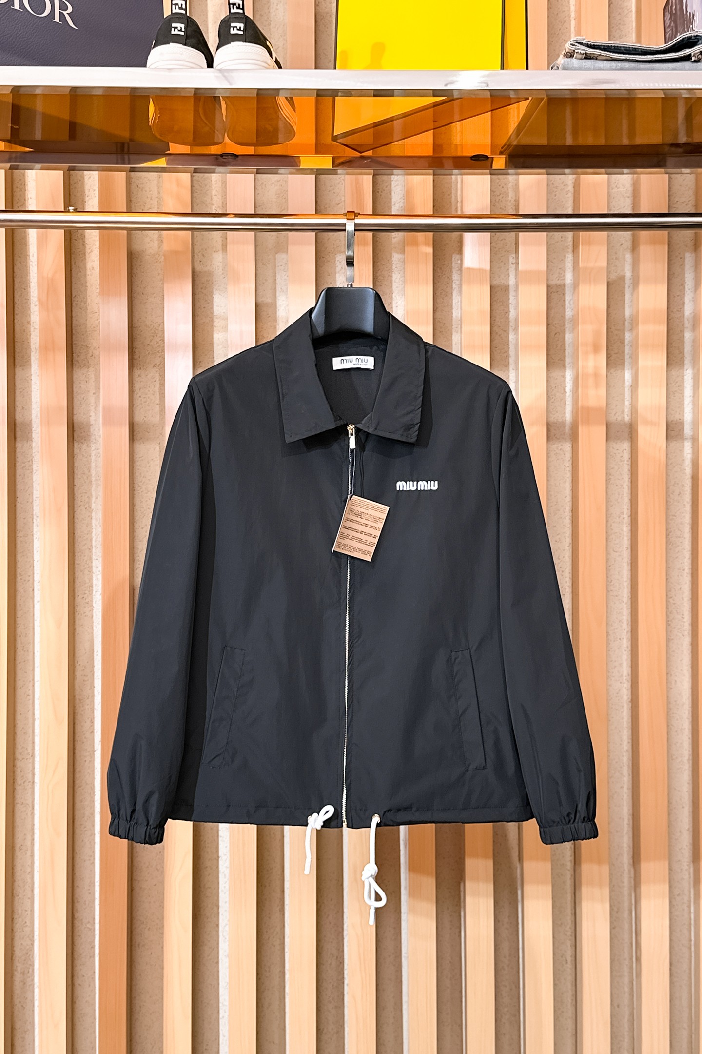 NO:650497,miumiu, 2025 new men's casual customized jackets. Put on a simple and capable casual jacket, and instantly return to a fashionable and domineering state, and full of vitality. The most popular zipper design in history, all fabrics need to be customized, full of luxury. The slim tailoring reflects our perfect body shape, whether fat or thin, it can be easily controlled. Super versatile style, not picky, suitable for different age groups. High street practical wear, a great tool for spring and summer matching  Size M~3XL,,miumiu,jackets & coats,jackets & coats,alexander wang19860909miumiu、2025新款男士休闲定制夹克外套.穿上简约干练的休闲外套,瞬间重回时髦霸气,又是活力满满的状态.史前最流行的拉链设计,面料全部需要定制,奢华感十足.修身的剪裁体现出我们完美的体型无论胖瘦都可以轻松驾驭.超百搭款式,不挑身材的款,适合不同年龄段穿着.高街实穿款,春夏搭配利器 尺码M~3XL,,miumiu,jackets & coats,jackets & coats,alexander wang,Men's clothing