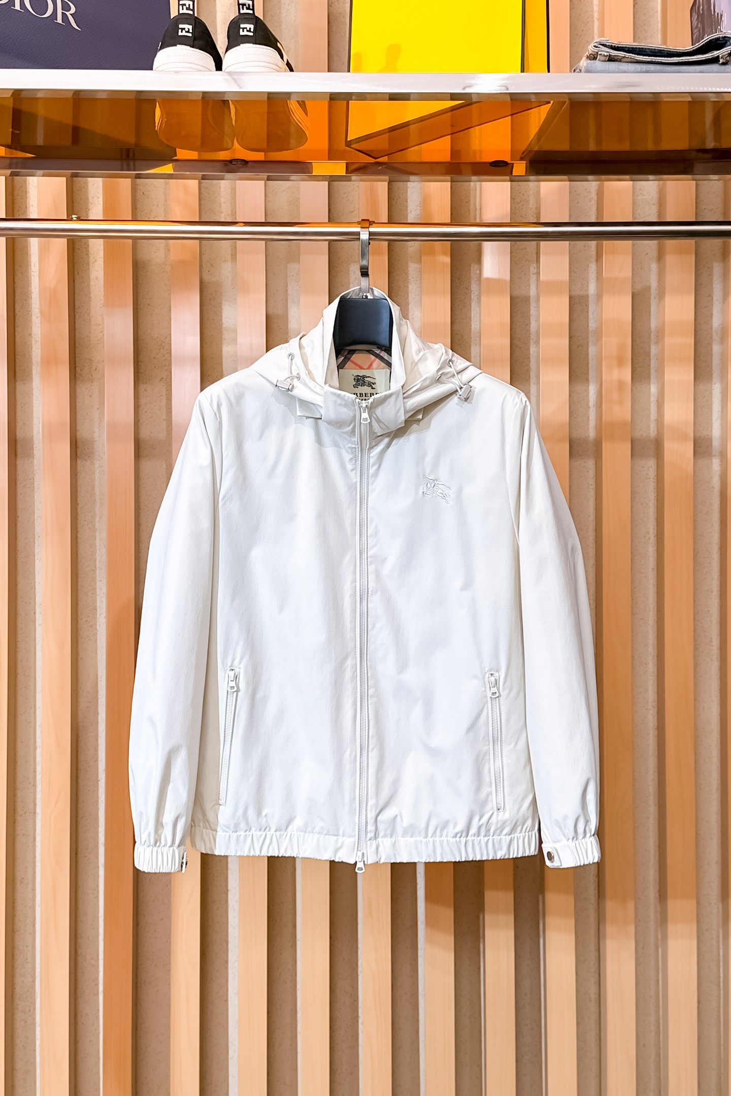 NO:650502,Burberry, 2025 new men's casual customized jackets. Put on a simple and capable casual jacket, and instantly return to a fashionable and domineering state, and full of vitality. The most popular zipper design in history, all fabrics need to be customized, full of luxury. The slim tailoring reflects our perfect body shape, whether fat or thin, it can be easily controlled. Super versatile style, not picky, suitable for different age groups. High street practical wear, a great tool for spring and summer matching  Size M~3XL,,burberry,jackets & coats,jackets & coats,alexander wang19860909巴宝莉、2025新款男士休闲定制夹克外套.穿上简约干练的休闲外套,瞬间重回时髦霸气,又是活力满满的状态.史前最流行的拉链设计,面料全部需要定制,奢华感十足.修身的剪裁体现出我们完美的体型无论胖瘦都可以轻松驾驭.超百搭款式,不挑身材的款,适合不同年龄段穿着.高街实穿款,春夏搭配利器 尺码M~3XL,,burberry,jackets & coats,jackets & coats,alexander wang,Men's clothing