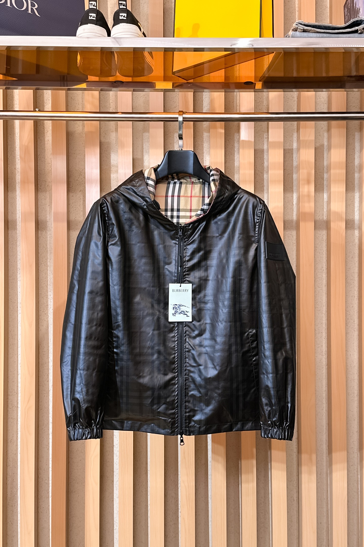 NO:650511,Burberry, 2025 new men's casual customized reversible jacket. Put on a simple and capable casual jacket, and instantly return to a fashionable and domineering state, and full of vitality. The most popular zipper design in history, all fabrics need to be customized, full of luxury. The slim tailoring reflects our perfect body shape, whether fat or thin, it can be easily controlled. Super versatile style, not picky, suitable for different age groups. High street practical style, a great tool for spring and summer matching  Size M~3XL,,burberry,jackets & coats,jackets & coats,alexander wang19860909巴宝莉、2025新款男士休闲定制双面穿夹克外套.穿上简约干练的休闲外套,瞬间重回时髦霸气,又是活力满满的状态.史前最流行的拉链设计,面料全部需要定制,奢华感十足.修身的剪裁体现出我们完美的体型无论胖瘦都可以轻松驾驭.超百搭款式,不挑身材的款,适合不同年龄段穿着.高街实穿款,春夏搭配利器 尺码M~3XL,,burberry,jackets & coats,jackets & coats,alexander wang,Men's clothing