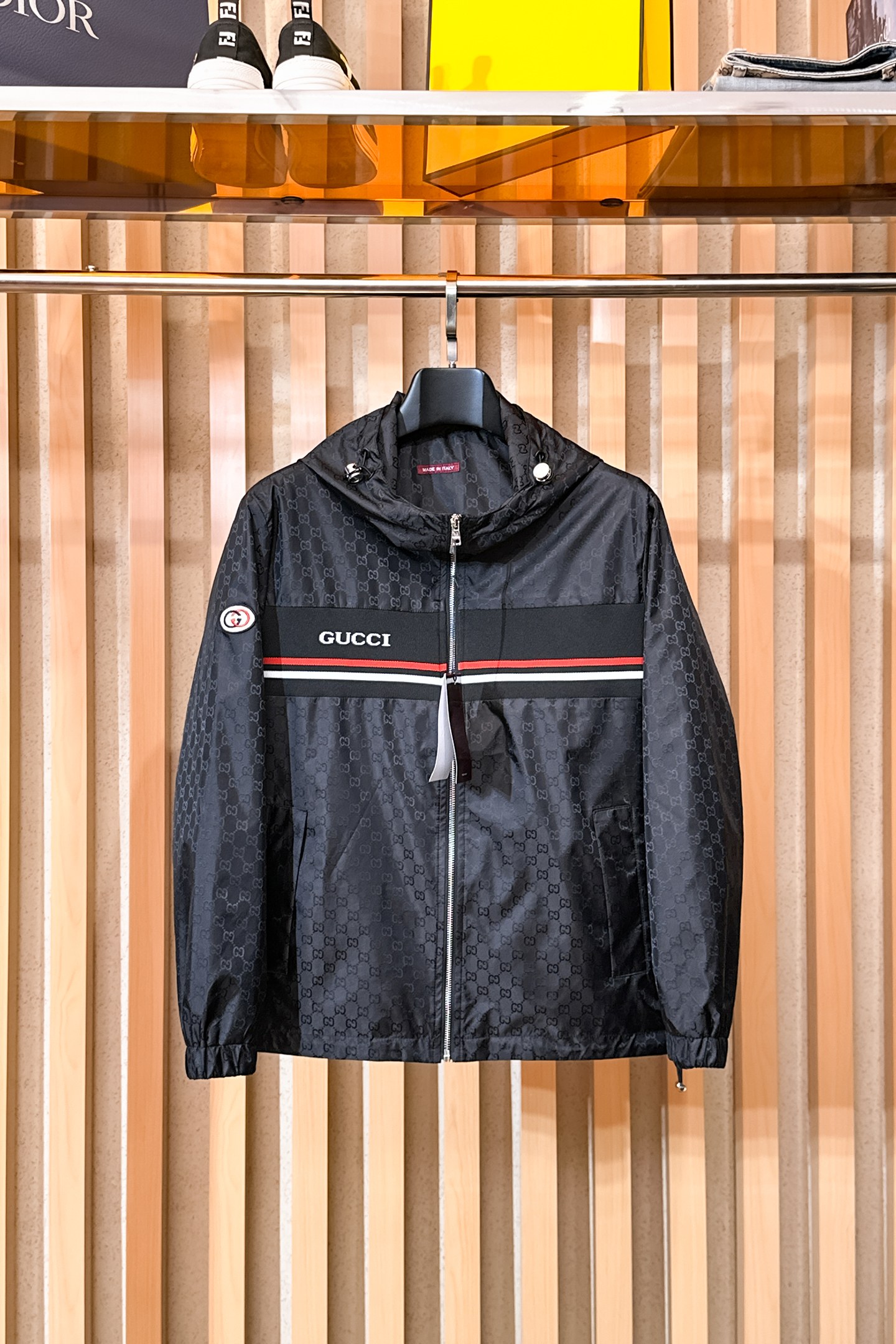 NO:650522,Gucci, 2025 new men's casual customized jackets. Put on a simple and capable casual jacket, and instantly return to a fashionable and domineering state, and full of vitality. The most popular zipper design in history, all fabrics need to be customized, full of luxury. The slim tailoring reflects our perfect body shape, which can be easily controlled regardless of fat or thin. Super versatile style, not picky, suitable for different age groups. High street practical wear, spring and summer matching tools, sizes M~3XL,, jackets &  coats,jackets & coats,alexander wang19860909古奇、2025新款男士休闲定制夹克外套.穿上简约干练的休闲外套,瞬间重回时髦霸气,又是活力满满的状态.史前最流行的拉链设计,面料全部需要定制,奢华感十足.修身的剪裁体现出我们完美的体型无论胖瘦都可以轻松驾驭.超百搭款式,不挑身材的款,适合不同年龄段穿着.高街实穿款,春夏搭配利器 尺码M~3XL,,jackets & coats,jackets & coats,alexander wang,Men's clothing