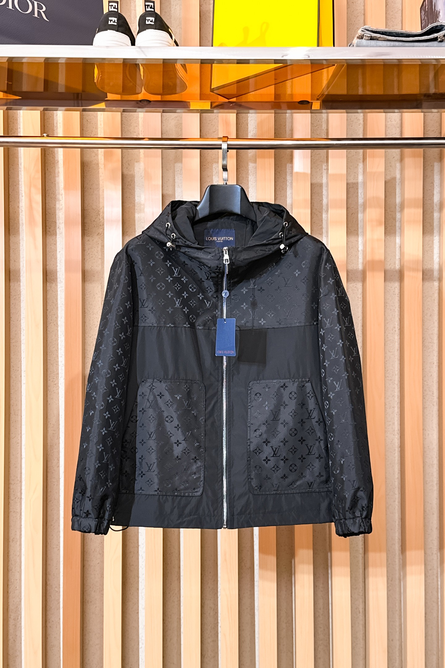 NO:869773,LV, 2026 new men's casual customized jackets. Put on a simple and capable casual jacket, and instantly return to a fashionable and domineering state, and full of vitality. The most popular zipper design in history, all fabrics need to be customized, full of luxury. The slim tailoring reflects our perfect body shape and can be easily controlled regardless of whether we are fat or thin. Super versatile style, not picky, suitable for different age groups. High street practical wear, spring and summer matching tool, size M~3XL, Louis  vuitton,jackets & coats,jackets & coats,19860909LV、2026新款男士休闲定制夹克外套.穿上简约干练的休闲外套,瞬间重回时髦霸气,又是活力满满的状态.史前最流行的拉链设计,面料全部需要定制,奢华感十足.修身的剪裁体现出我们完美的体型无论胖瘦都可以轻松驾驭.超百搭款式,不挑身材的款,适合不同年龄段穿着.高街实穿款,春夏搭配利器 尺码M~3XL,,louis vuitton,jackets & coats,jackets & coats,,Men's clothing