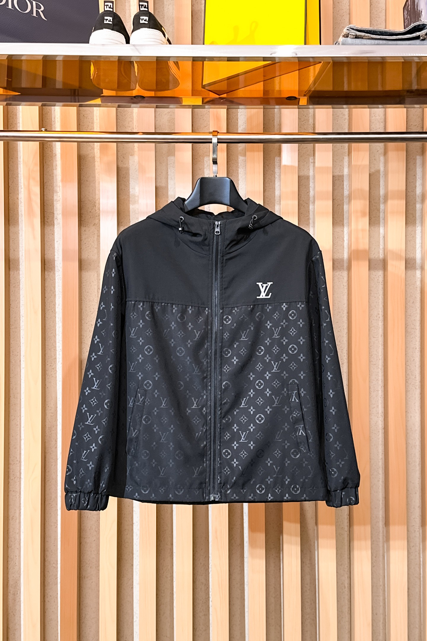 NO:650528,LV, 2025 new men's casual customized jackets. Put on a simple and capable casual jacket, and instantly return to a fashionable and domineering state, and full of vitality. The most popular zipper design in history, all fabrics need to be customized, full of luxury. The slim tailoring reflects our perfect body shape and can be easily controlled regardless of whether we are fat or thin. Super versatile style, not picky, suitable for different age groups. High-street practical wear, spring and summer matching tools, sizes M~3XL, Louis  vuitton,jackets & coats,jackets & coats,alexander wang19860909LV、2025新款男士休闲定制夹克外套.穿上简约干练的休闲外套,瞬间重回时髦霸气,又是活力满满的状态.史前最流行的拉链设计,面料全部需要定制,奢华感十足.修身的剪裁体现出我们完美的体型无论胖瘦都可以轻松驾驭.超百搭款式,不挑身材的款,适合不同年龄段穿着.高街实穿款,春夏搭配利器 尺码M~3XL,,louis vuitton,jackets & coats,jackets & coats,alexander wang,Men's clothing