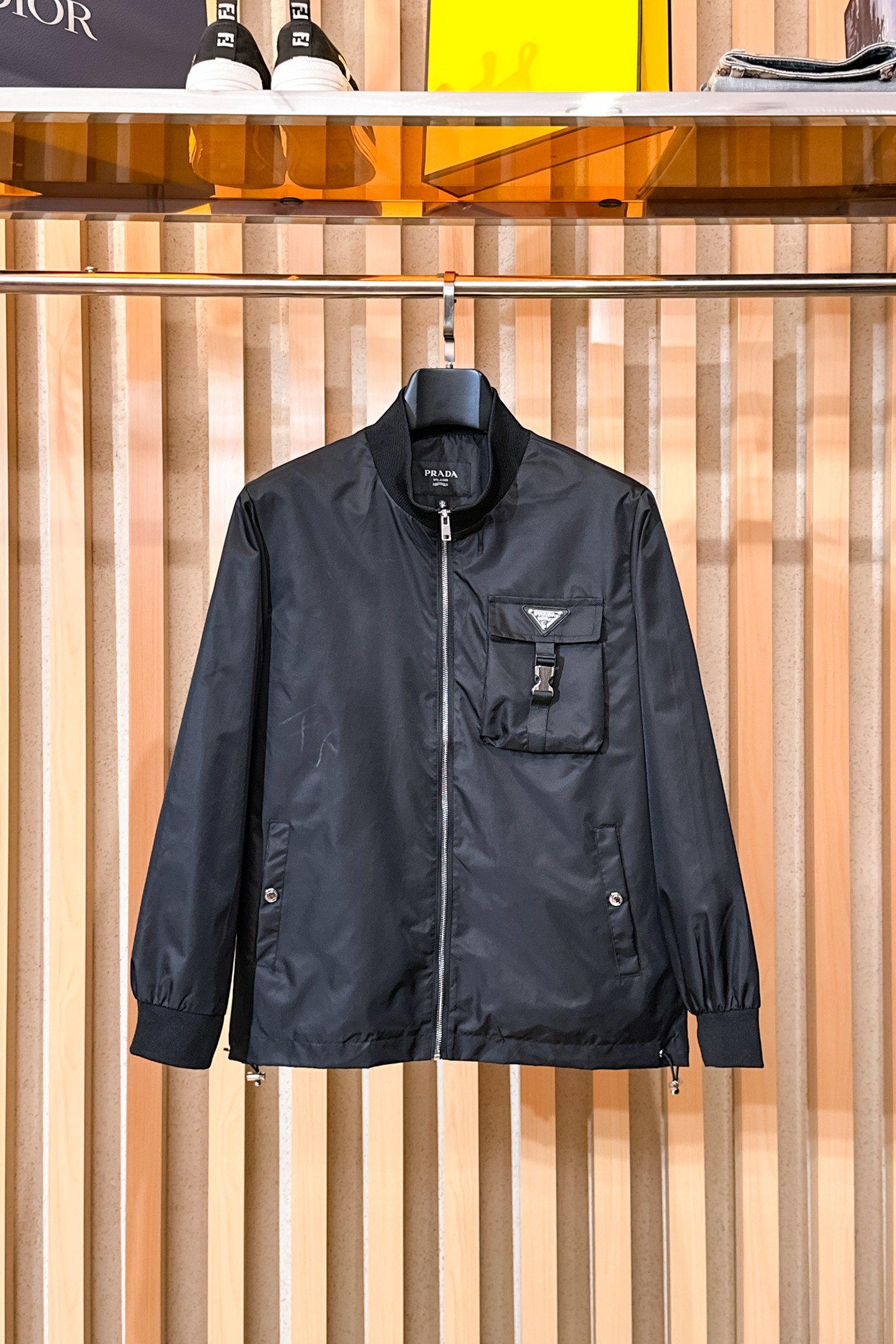 NO:650485,Prada, 2025 new men's casual customized jackets. Put on a simple and capable casual jacket, and instantly return to a fashionable and domineering state, and full of vitality. The most popular zipper design in history, all fabrics need to be customized, full of luxury. The slim tailoring reflects our perfect body shape, which can be easily controlled regardless of whether we are fat or thin. Super versatile style, not picky, suitable for different age groups. High street practical wear, spring and summer matching tools, sizes M~3XL, prada, jackets  & coats,jackets & coats,alexander wang19860909普拉达、2025新款男士休闲定制夹克外套.穿上简约干练的休闲外套,瞬间重回时髦霸气,又是活力满满的状态.史前最流行的拉链设计,面料全部需要定制,奢华感十足.修身的剪裁体现出我们完美的体型无论胖瘦都可以轻松驾驭.超百搭款式,不挑身材的款,适合不同年龄段穿着.高街实穿款,春夏搭配利器 尺码M~3XL,,prada,jackets & coats,jackets & coats,alexander wang,Men's clothing