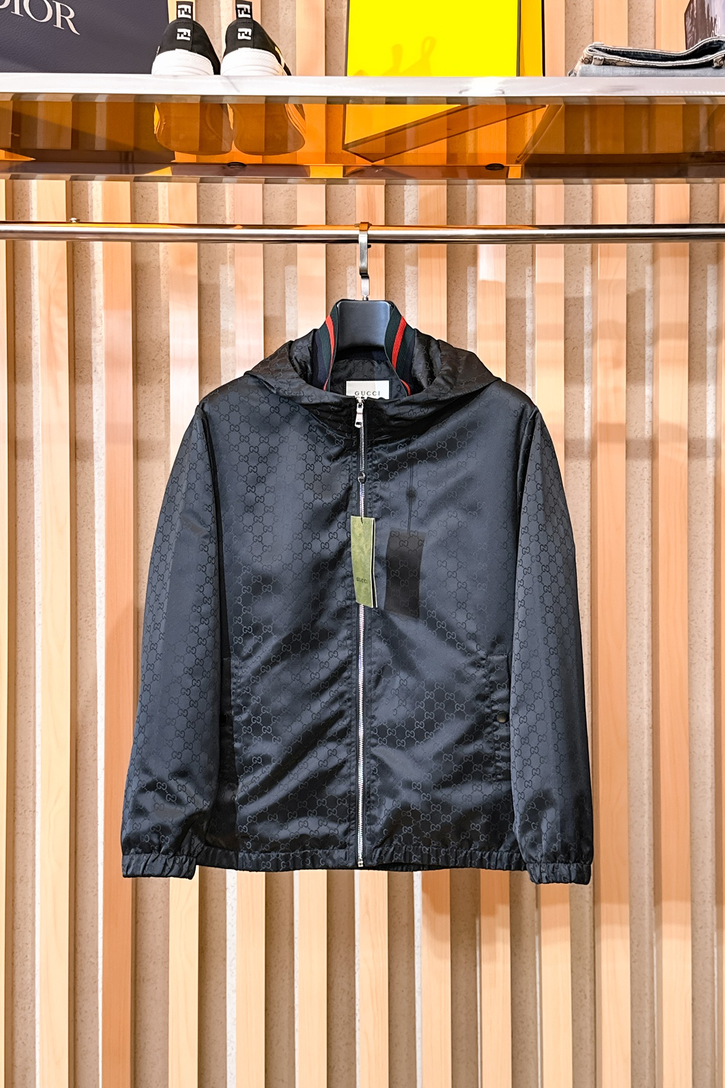 NO:650507,Gucci, 2025 new men's casual customized jackets. Put on a simple and capable casual jacket, and instantly return to a fashionable and domineering state, and full of vitality. The most popular zipper design in history, all fabrics need to be customized, full of luxury. The slim tailoring reflects our perfect body shape, which can be easily controlled regardless of fat or thin. Super versatile style, not picky, suitable for different age groups. High street practical wear, spring and summer matching tools, sizes M~3XL,, jackets &  coats,jackets & coats,alexander wang19860909古奇、2025新款男士休闲定制夹克外套.穿上简约干练的休闲外套,瞬间重回时髦霸气,又是活力满满的状态.史前最流行的拉链设计,面料全部需要定制,奢华感十足.修身的剪裁体现出我们完美的体型无论胖瘦都可以轻松驾驭.超百搭款式,不挑身材的款,适合不同年龄段穿着.高街实穿款,春夏搭配利器 尺码M~3XL,,jackets & coats,jackets & coats,alexander wang,Men's clothing