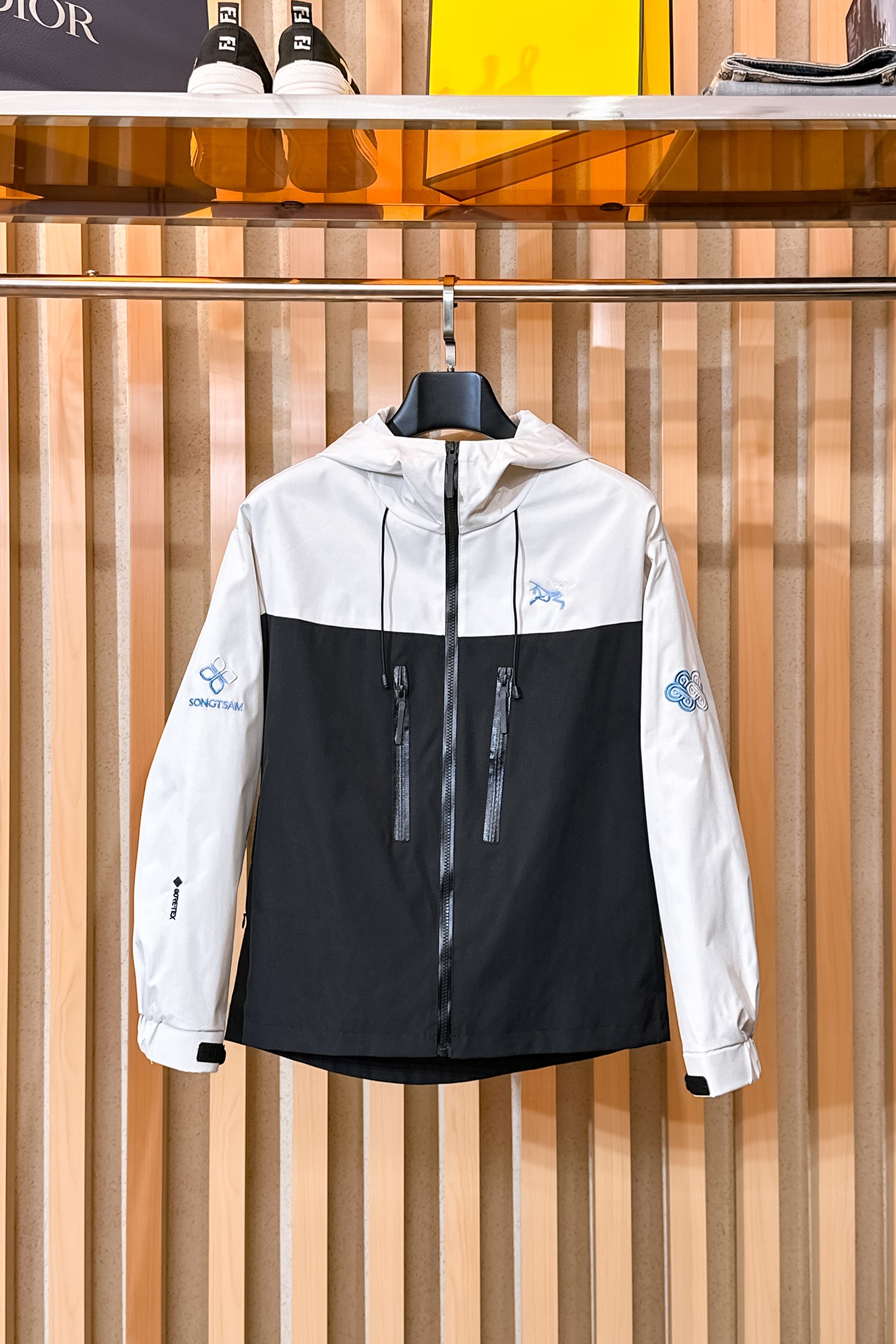 NO:650523,Arc'teryx, 2025 new men's casual customized jacket. Put on a simple and capable casual jacket, and instantly return to a fashionable and domineering state, and full of vitality. The most popular zipper design in history, all fabrics need to be customized, full of luxury. The slim tailoring reflects our perfect body shape, whether fat or thin, it can be easily controlled. Super versatile style, not picky, suitable for different age groups. High-street practical wear, a great tool for spring and summer matching  Size M~3XL,arc'teryx,jackets & coats,jackets & coats,alexander wang19860909始祖鸟、2025新款男士休闲定制夹克外套.穿上简约干练的休闲外套,瞬间重回时髦霸气,又是活力满满的状态.史前最流行的拉链设计,面料全部需要定制,奢华感十足.修身的剪裁体现出我们完美的体型无论胖瘦都可以轻松驾驭.超百搭款式,不挑身材的款,适合不同年龄段穿着.高街实穿款,春夏搭配利器 尺码M~3XL,arc'teryx,jackets & coats,jackets & coats,alexander wang,Men's clothing